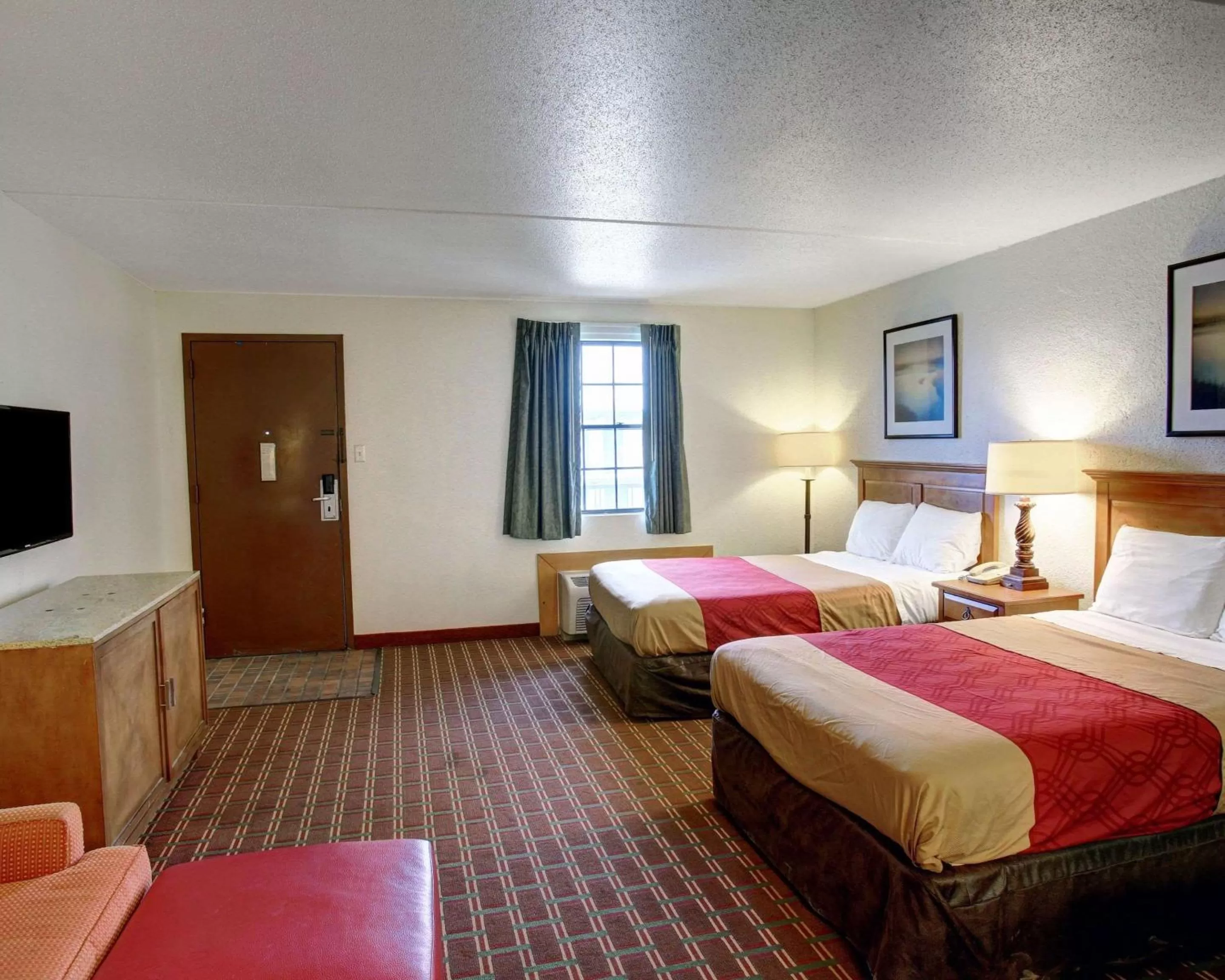 Photo of the whole room, Bed in Rodeway Inn New Braunfels - San Antonio Area