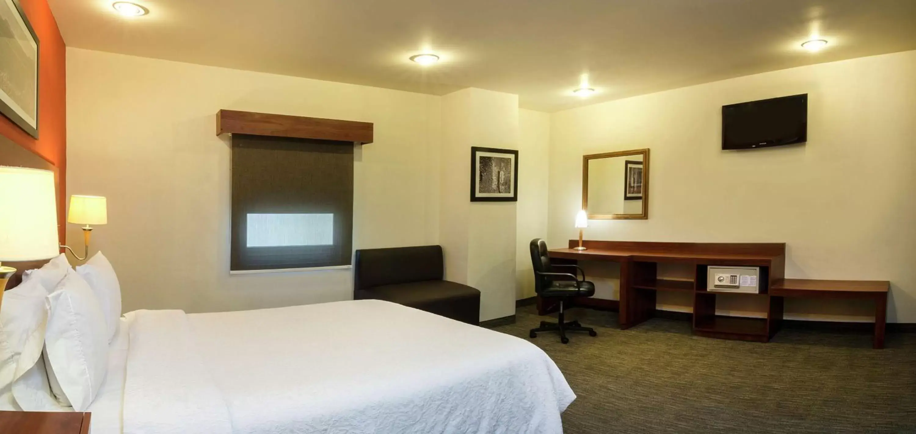 Bedroom, Bed in Hampton by Hilton San Juan del Rio