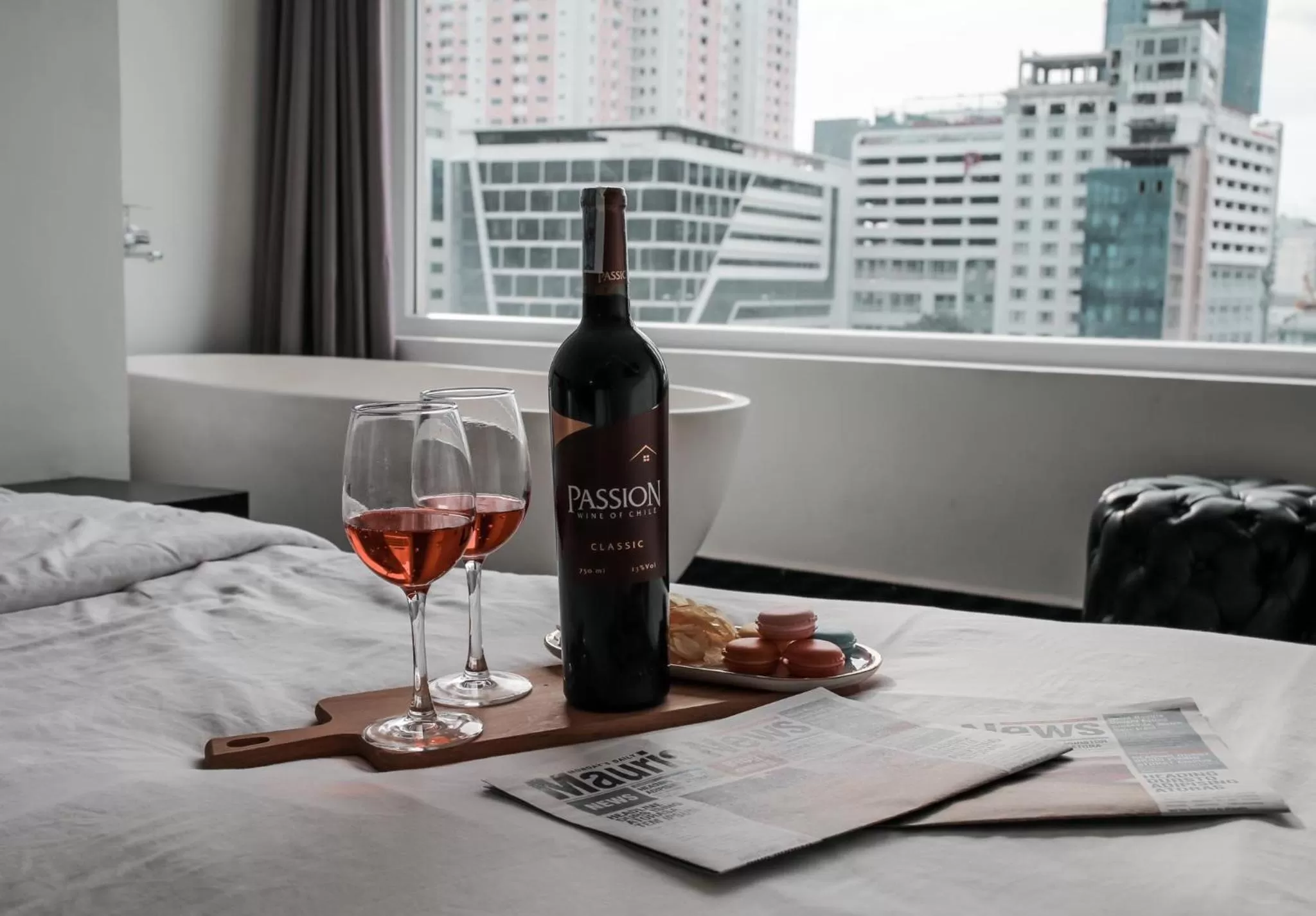 Alcoholic drinks, Bed in A In Hotel Riverside