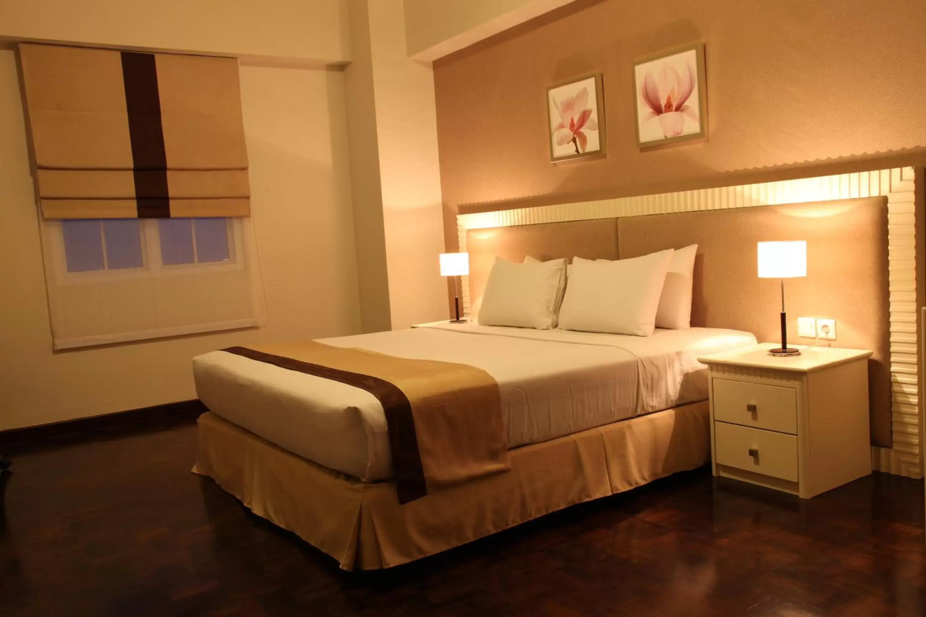 Photo of the whole room, Bed in Java Paragon Hotel & Residences