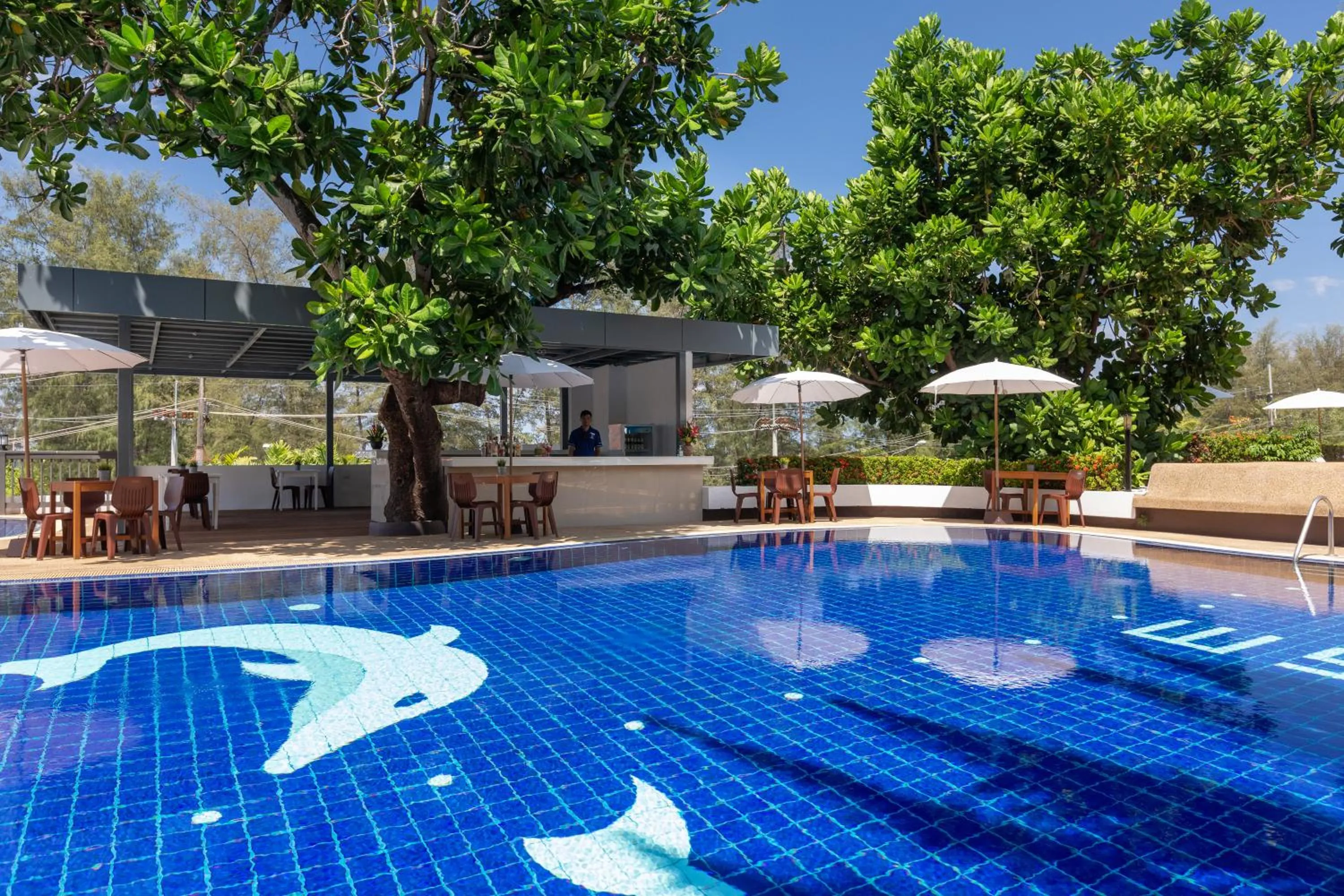 Swimming pool in Best Western Phuket Ocean Resort