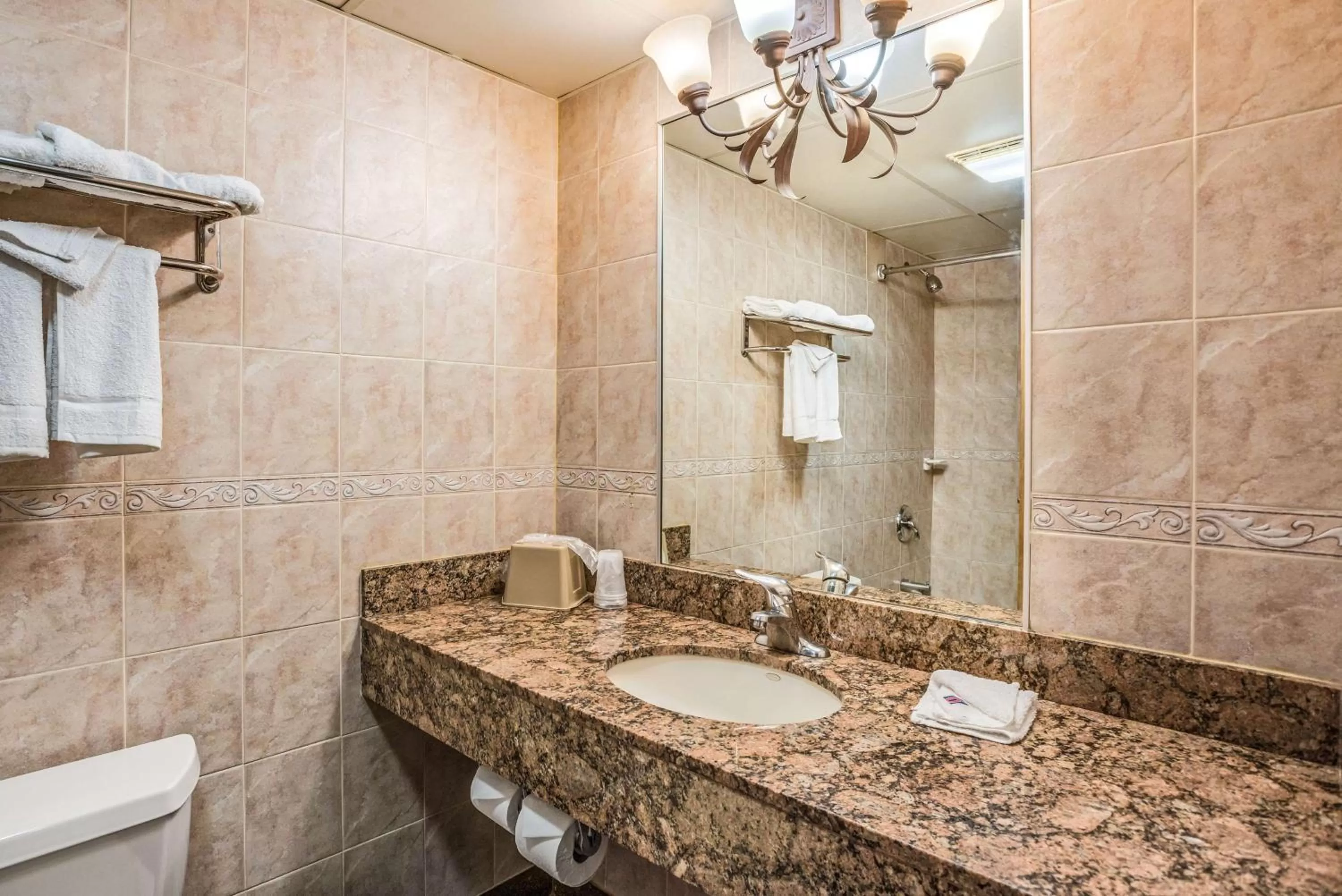 Bathroom in Motel 6-Levittown, PA - Bensalem
