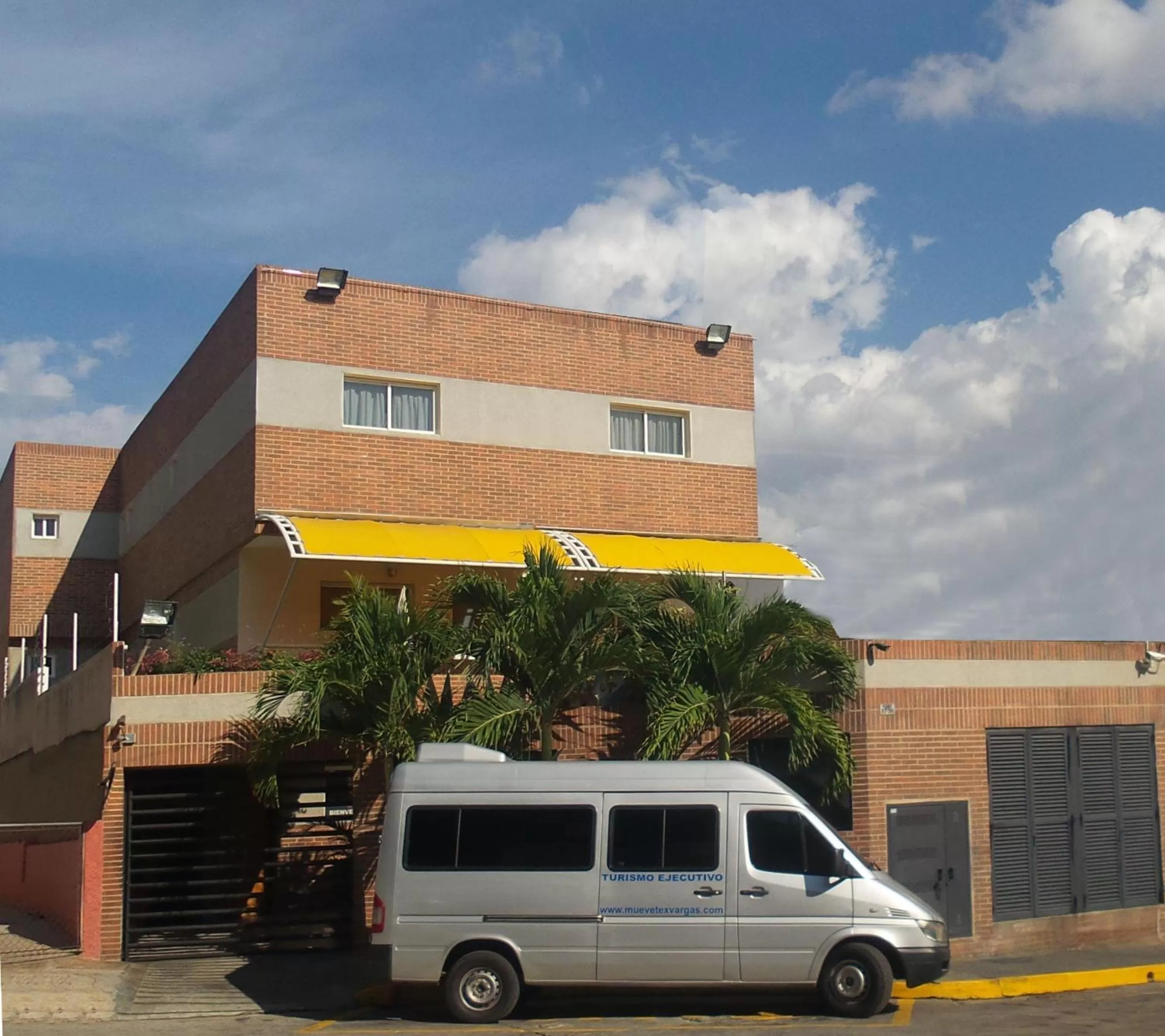 Property building in HOTEL MUEVETE POR VARGAS