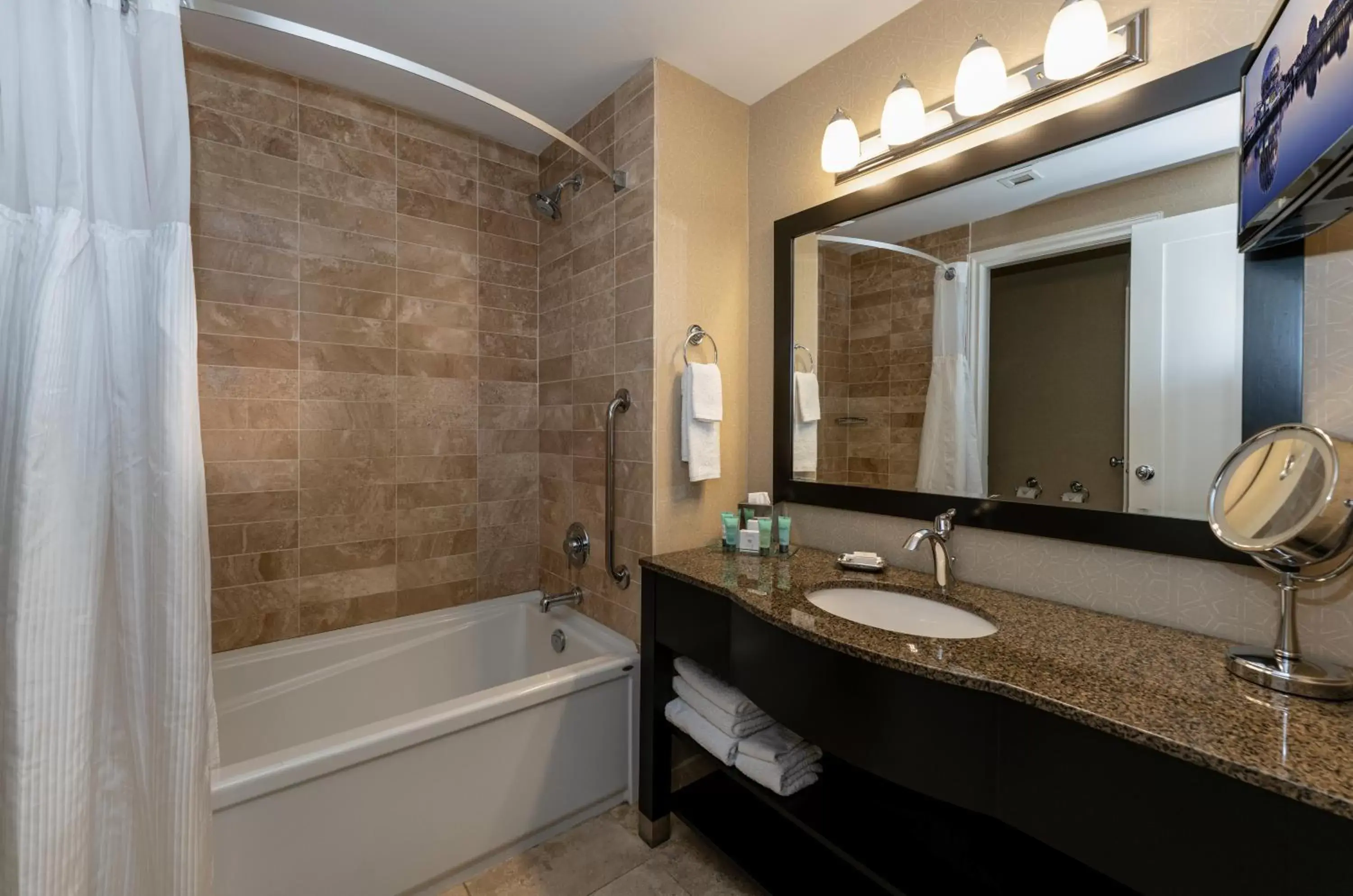Shower, Bathroom in Prestige Oceanfront Resort, WorldHotels Luxury