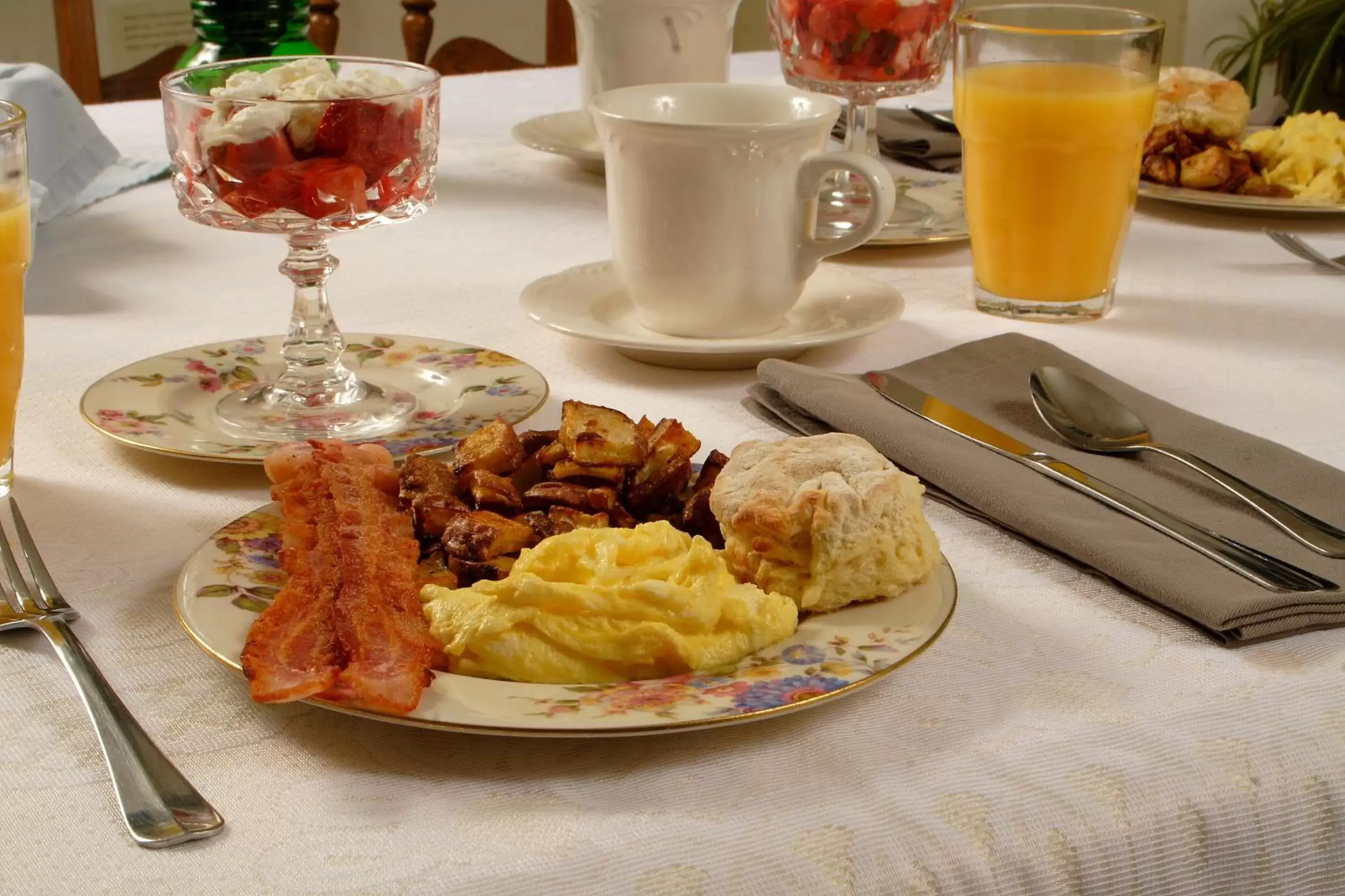 American breakfast in Seven Oaks Inn Bed and Breakfast