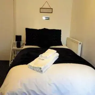 Bed in Kings Arms Hotel