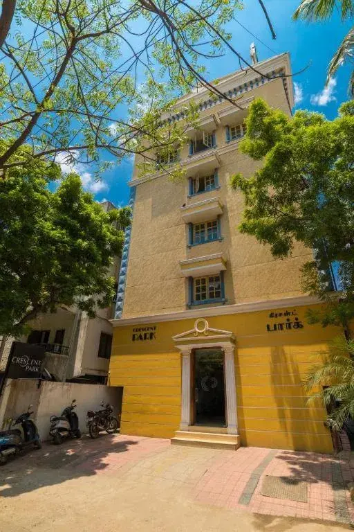 Property building in Crescent Park Property building in Crescent Park