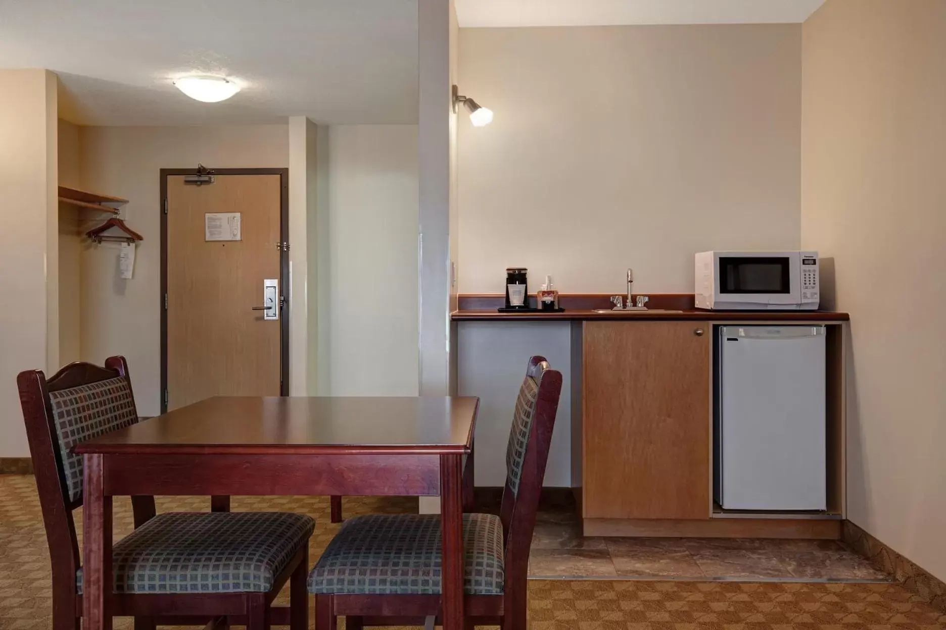 Kitchen/Kitchenette in Days Inn by Wyndham Dawson Creek