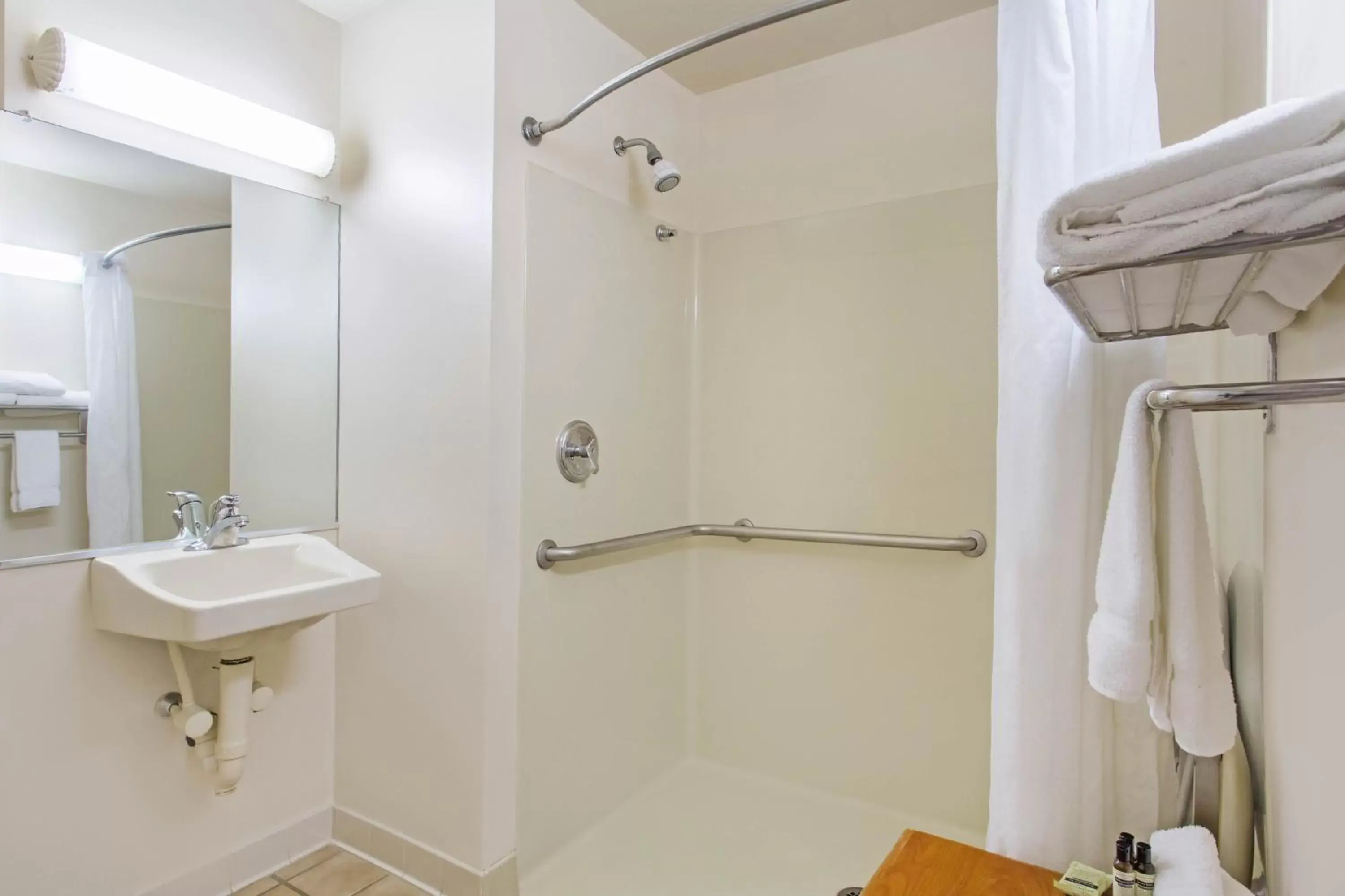 Bathroom in Hawthorn Suites by Wyndham Allentown-Fogelsville