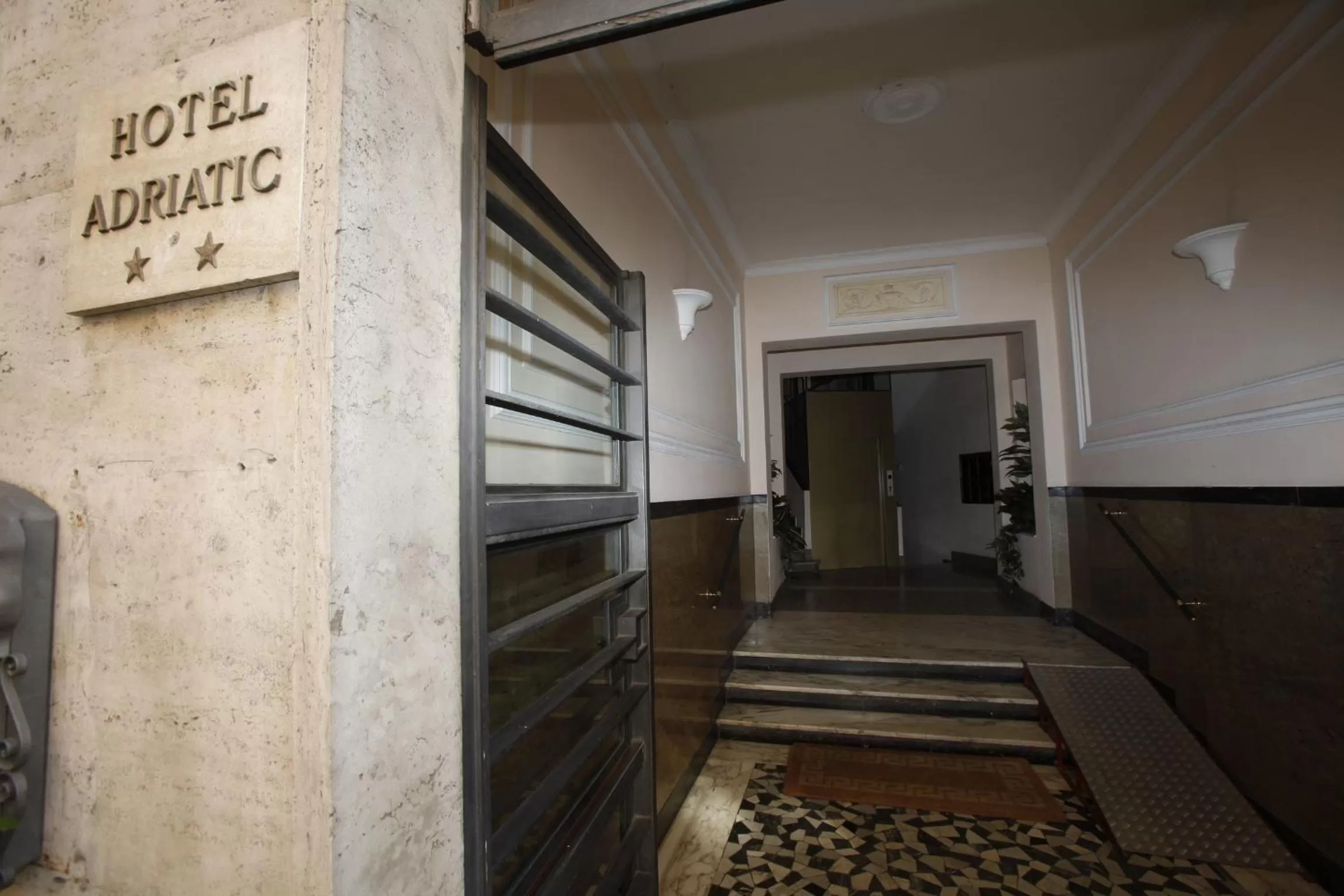 Facade/entrance in Hotel Adriatic