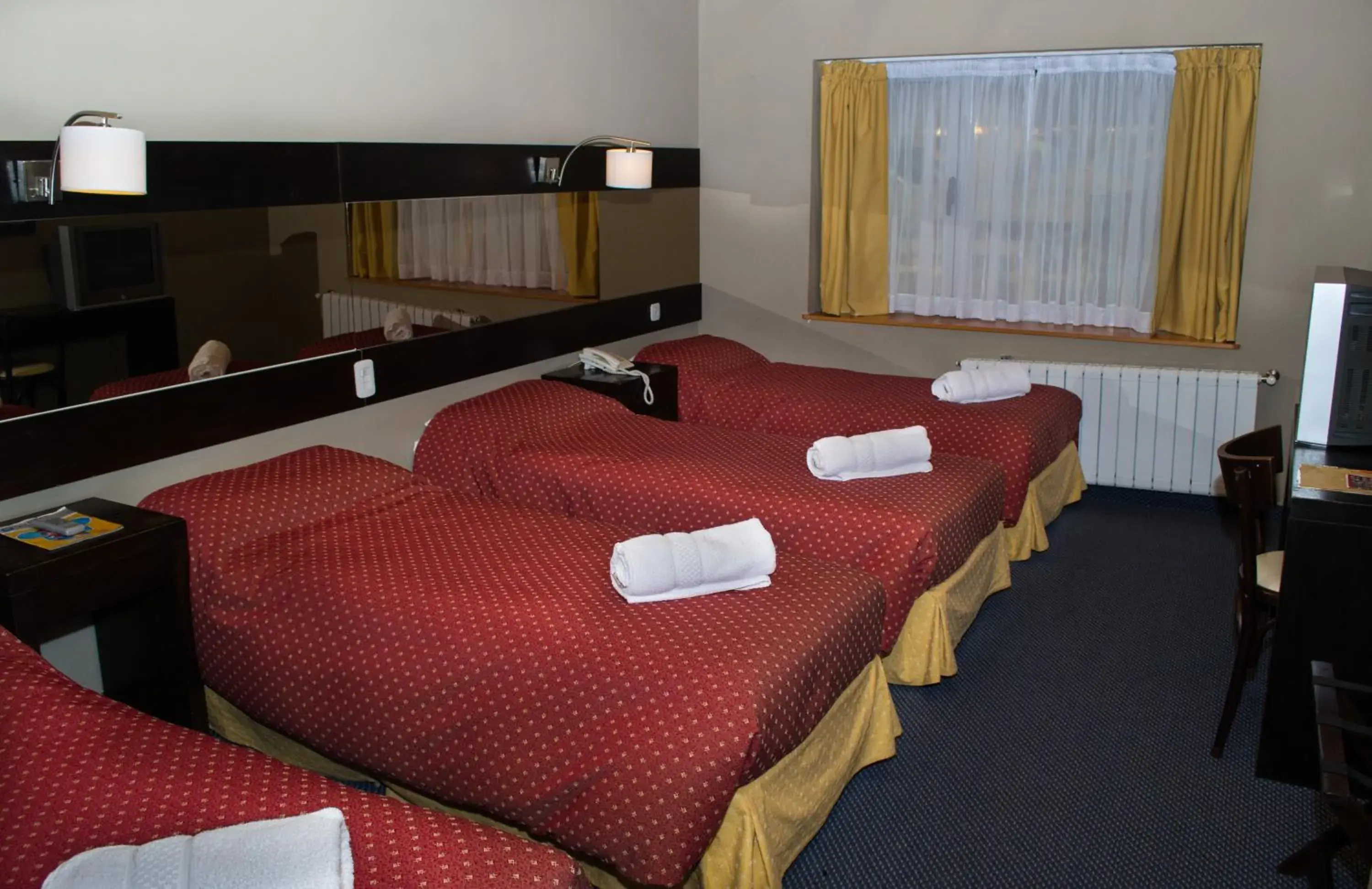 Bed in Marcopolo Suites Calafate