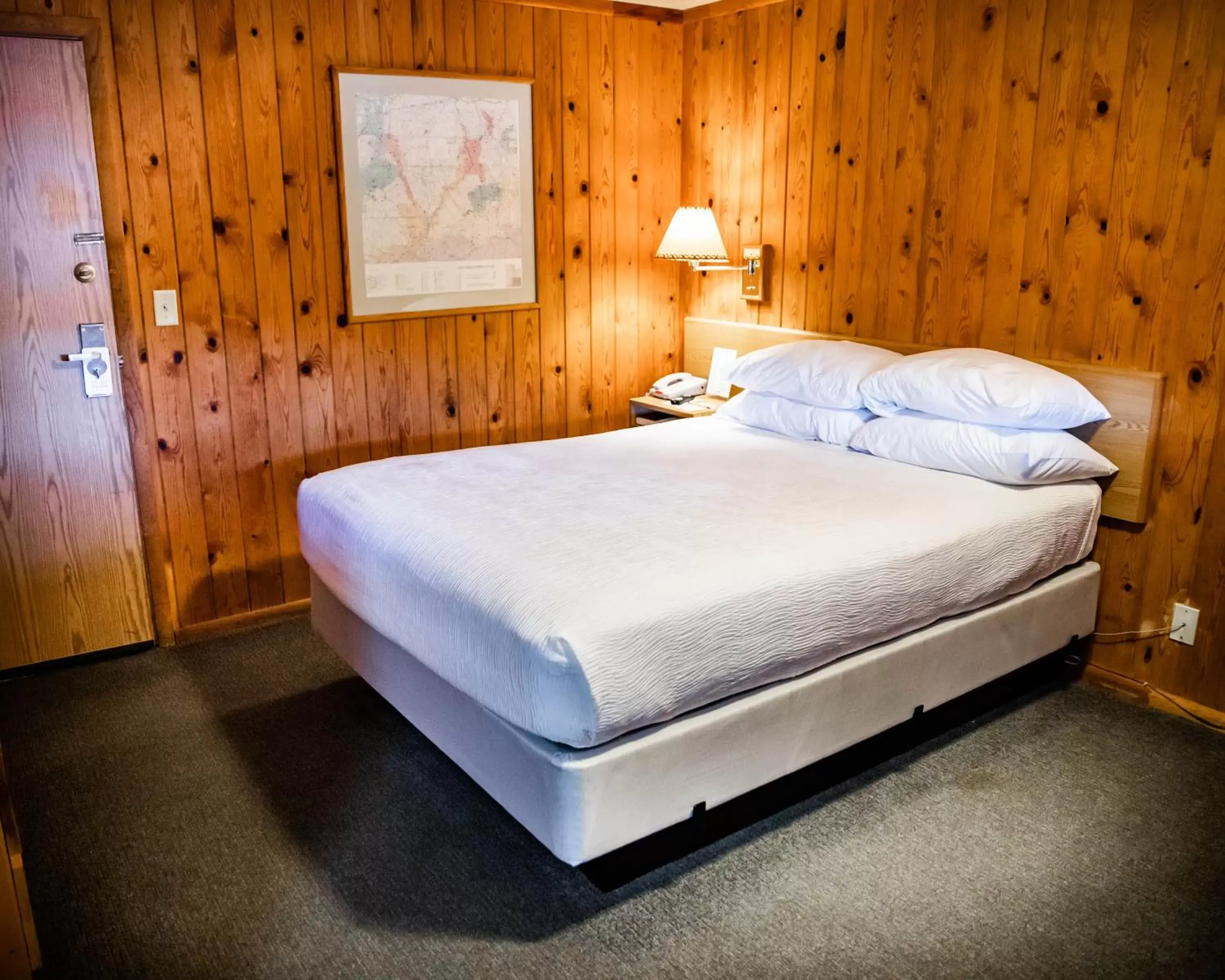 Queen Room in Red Stone Inn Queen Room in Red Stone Inn