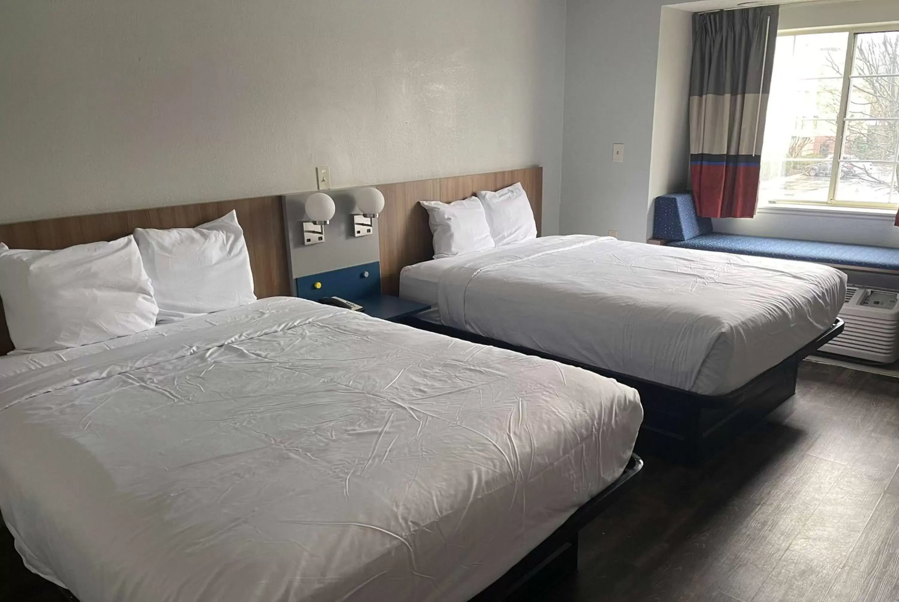 Photo of the whole room, Bed in Microtel Inn by Wyndham Atlanta Airport