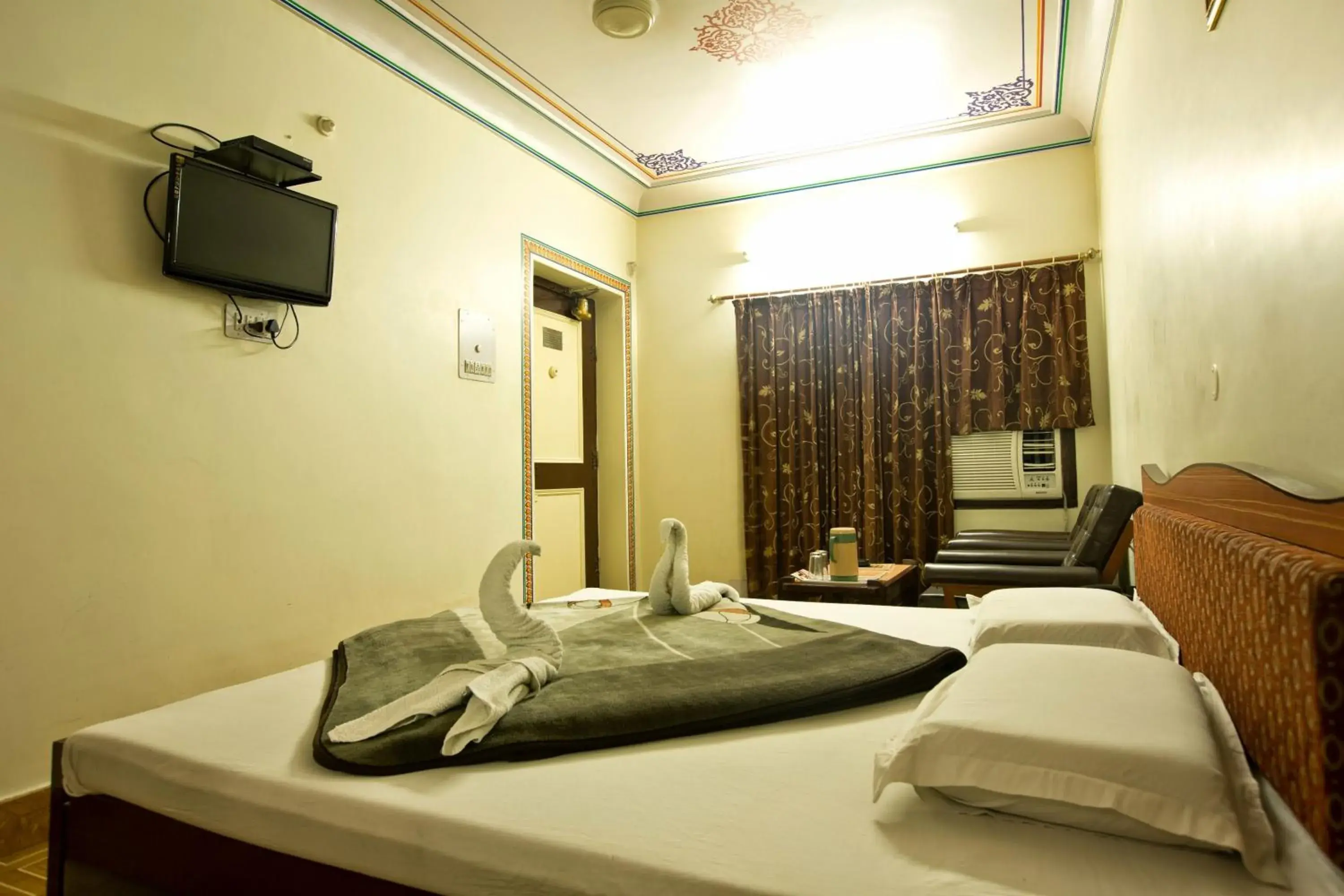 Bed in Hotel Kalyan