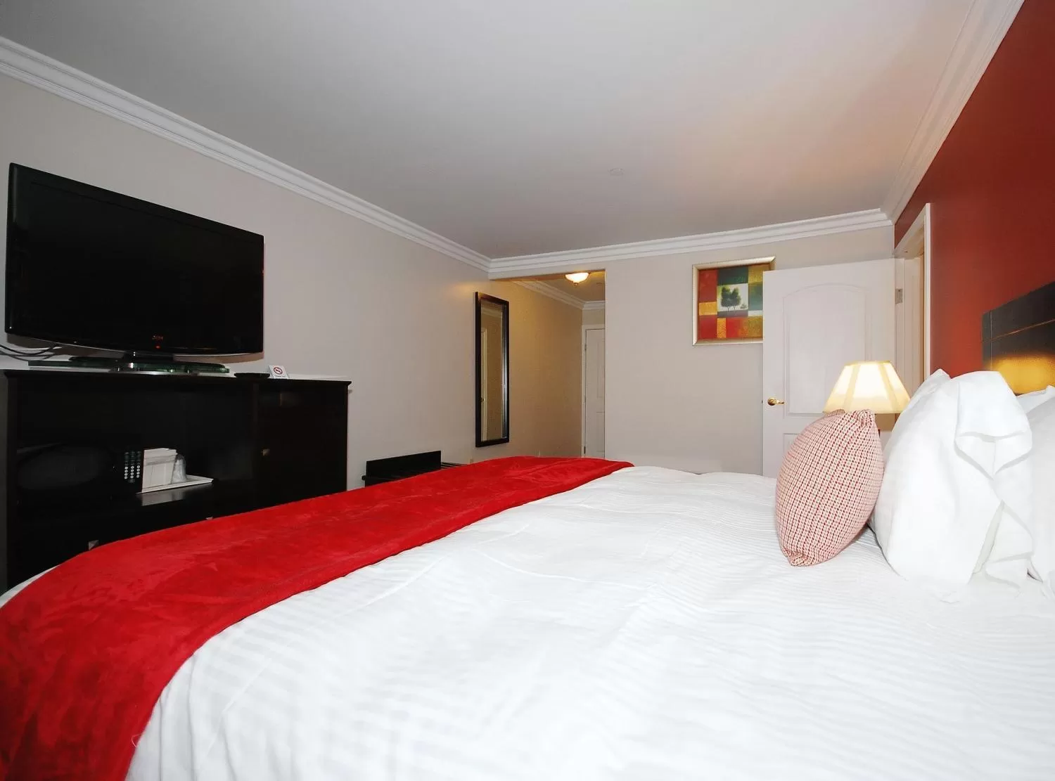 Bed in Best Western Burbank Airport Inn