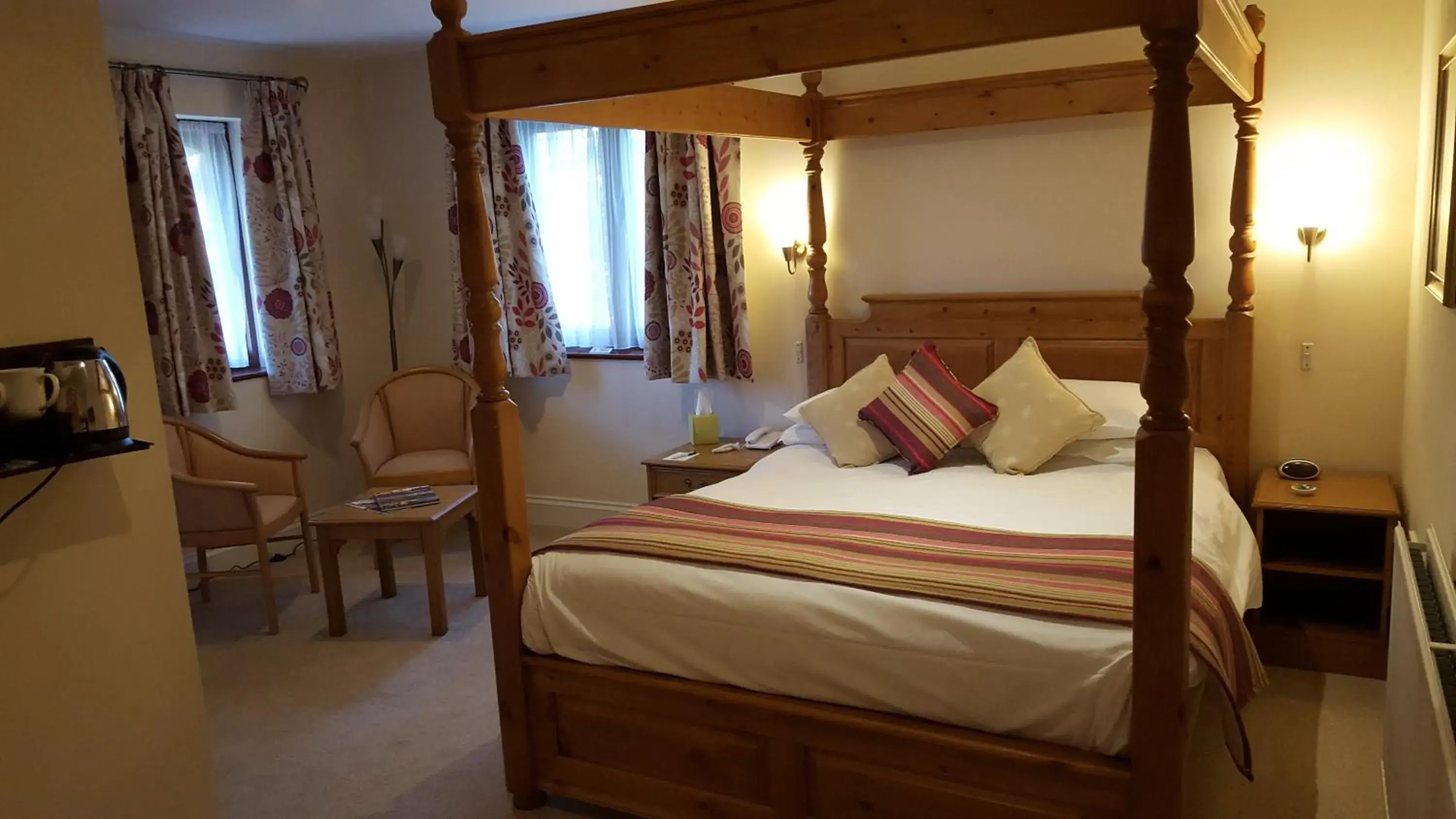 Photo of the whole room, Bed in Apple Tree Hotel