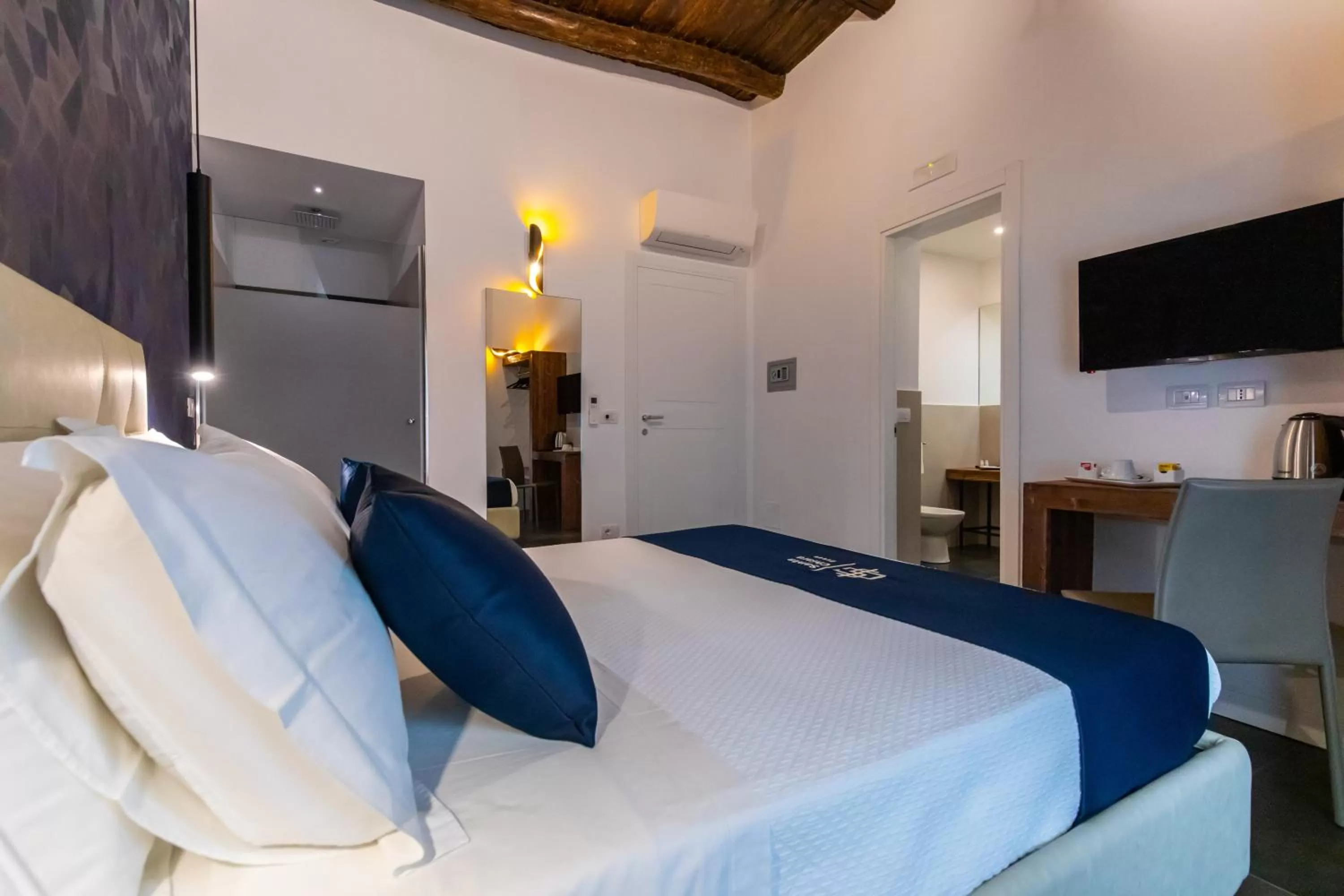 Other, Bed in Santa Chiara Inn