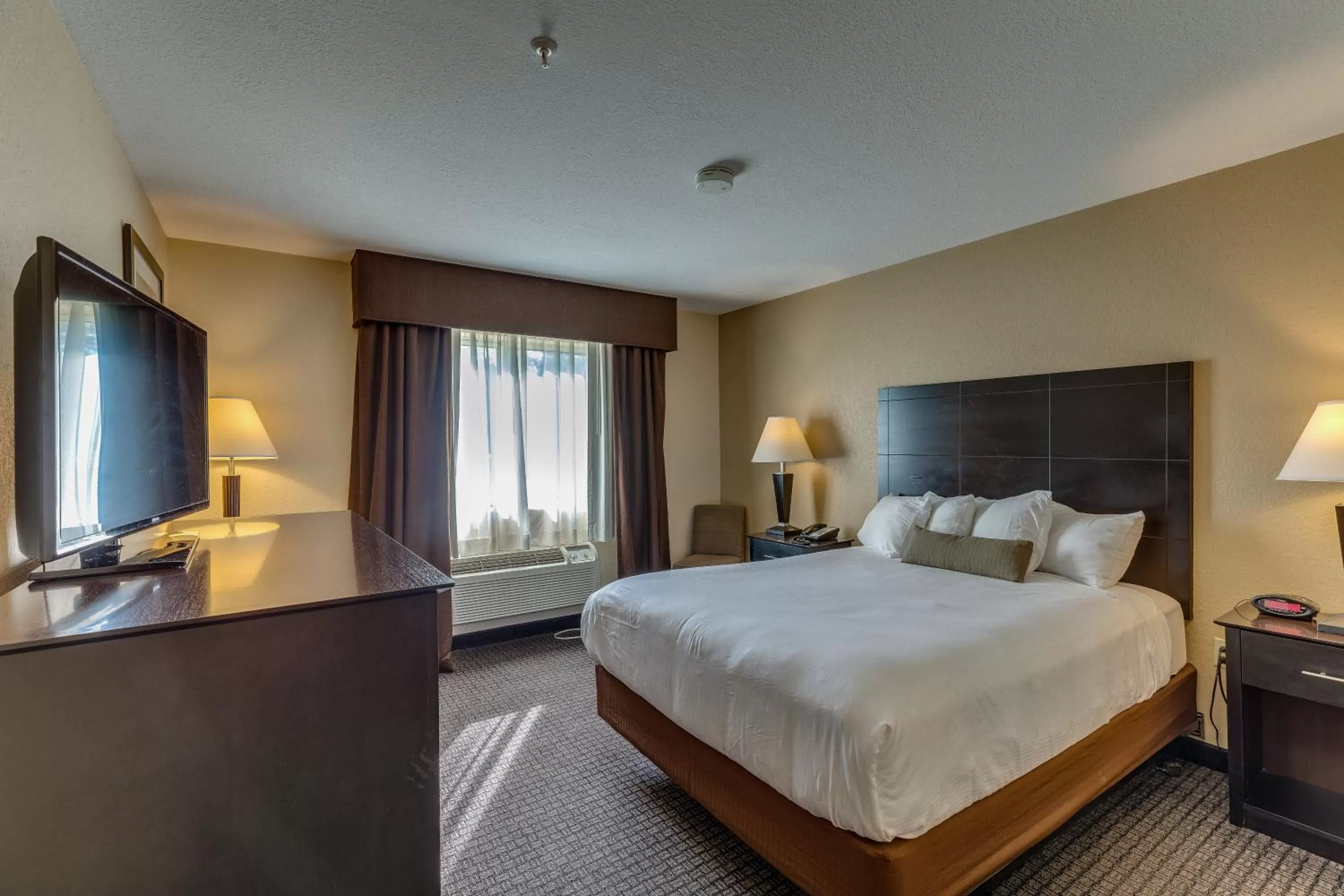 Bedroom, Bed in Best Western Lakewinds