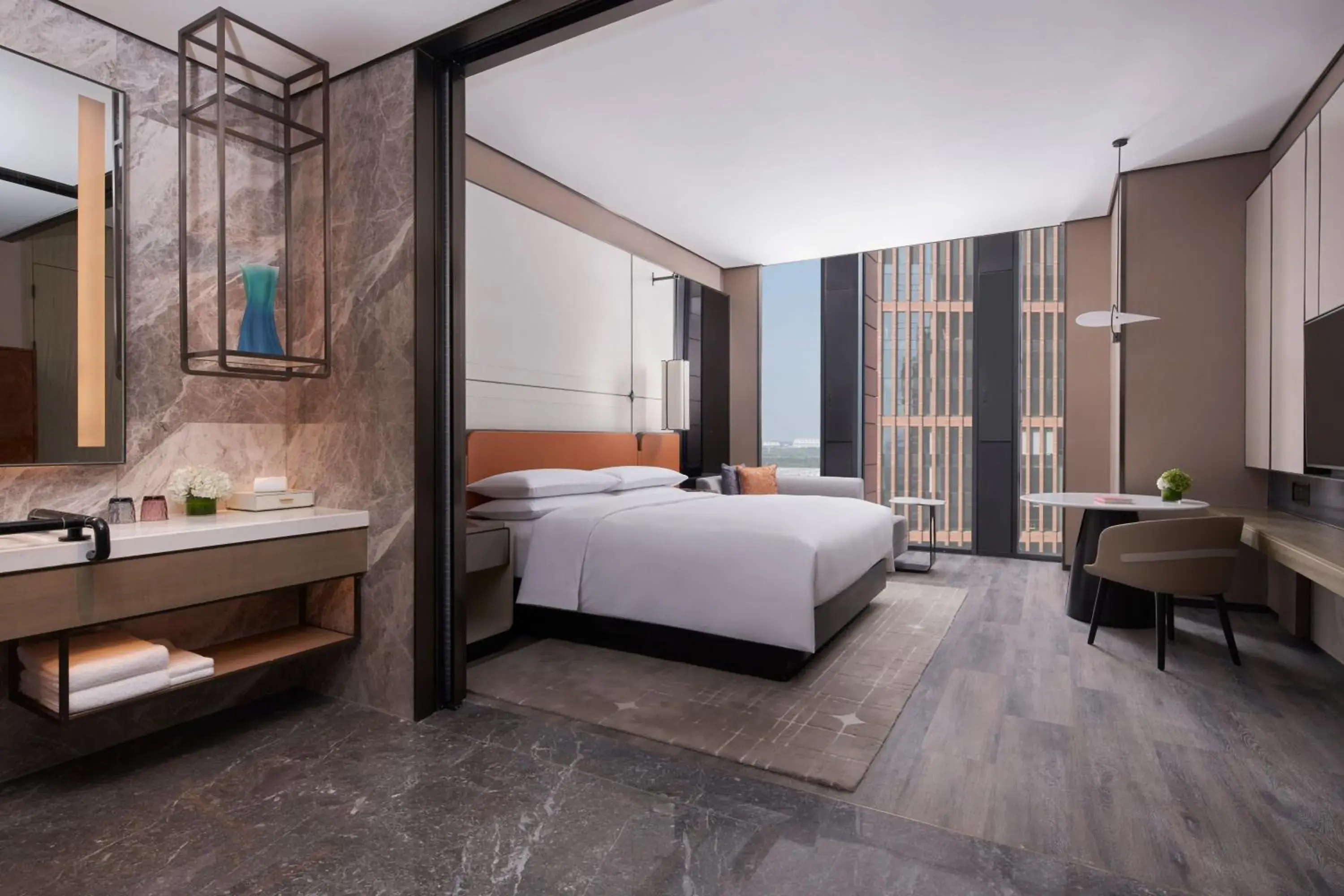 Photo of the whole room, Bed in Tianjin Marriott Hotel National Convention and Exhibition Center
