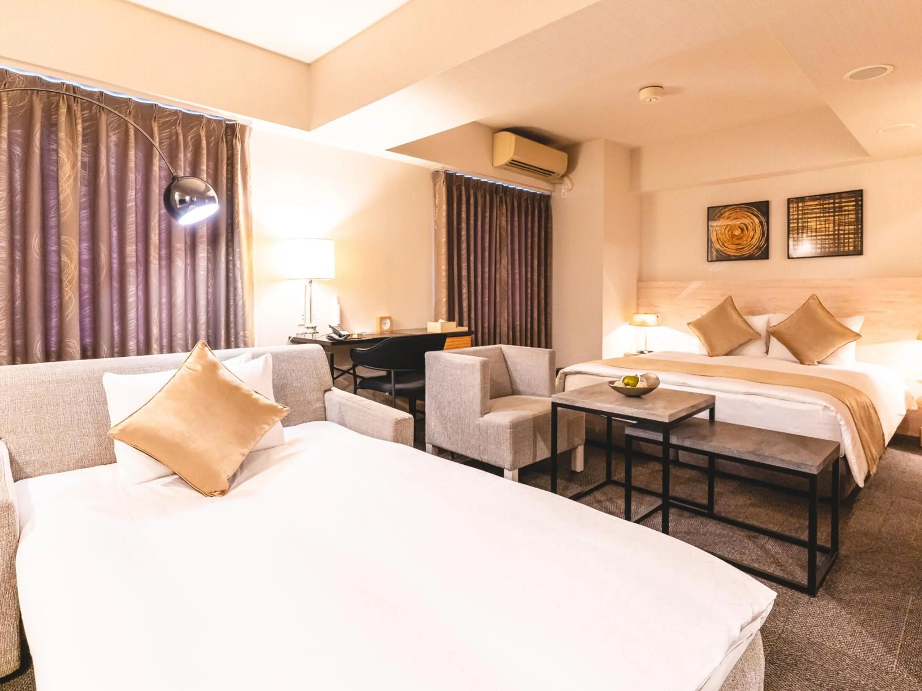 Bedroom, Bed in Roppongi Hotel S