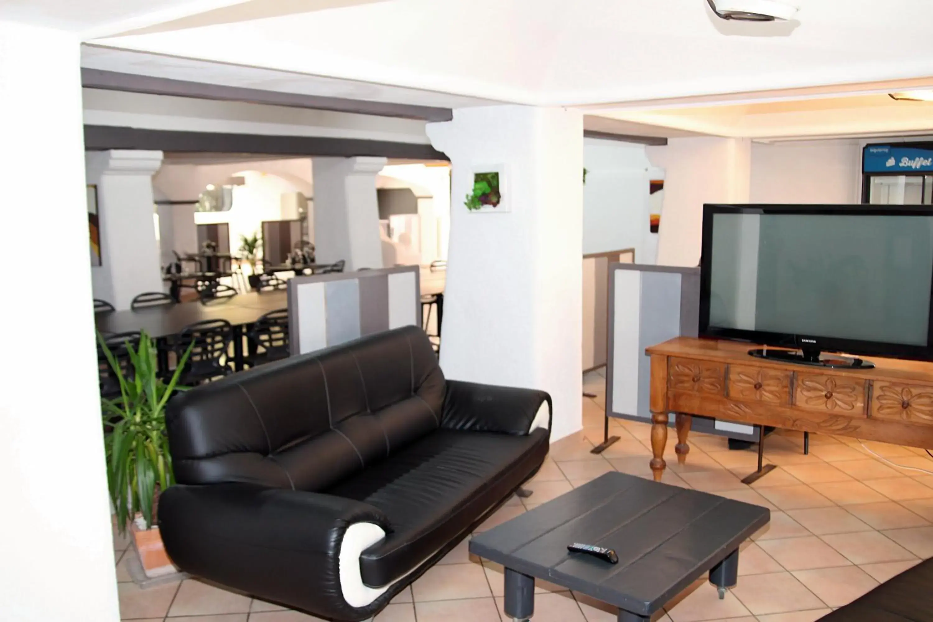 Communal lounge/ TV room, Seating Area in Hotel Aquarius