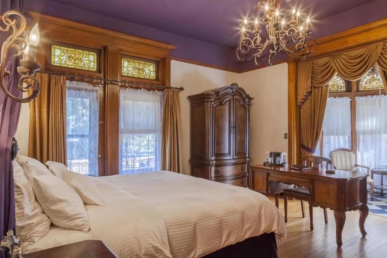 Bed in Patterson Inn