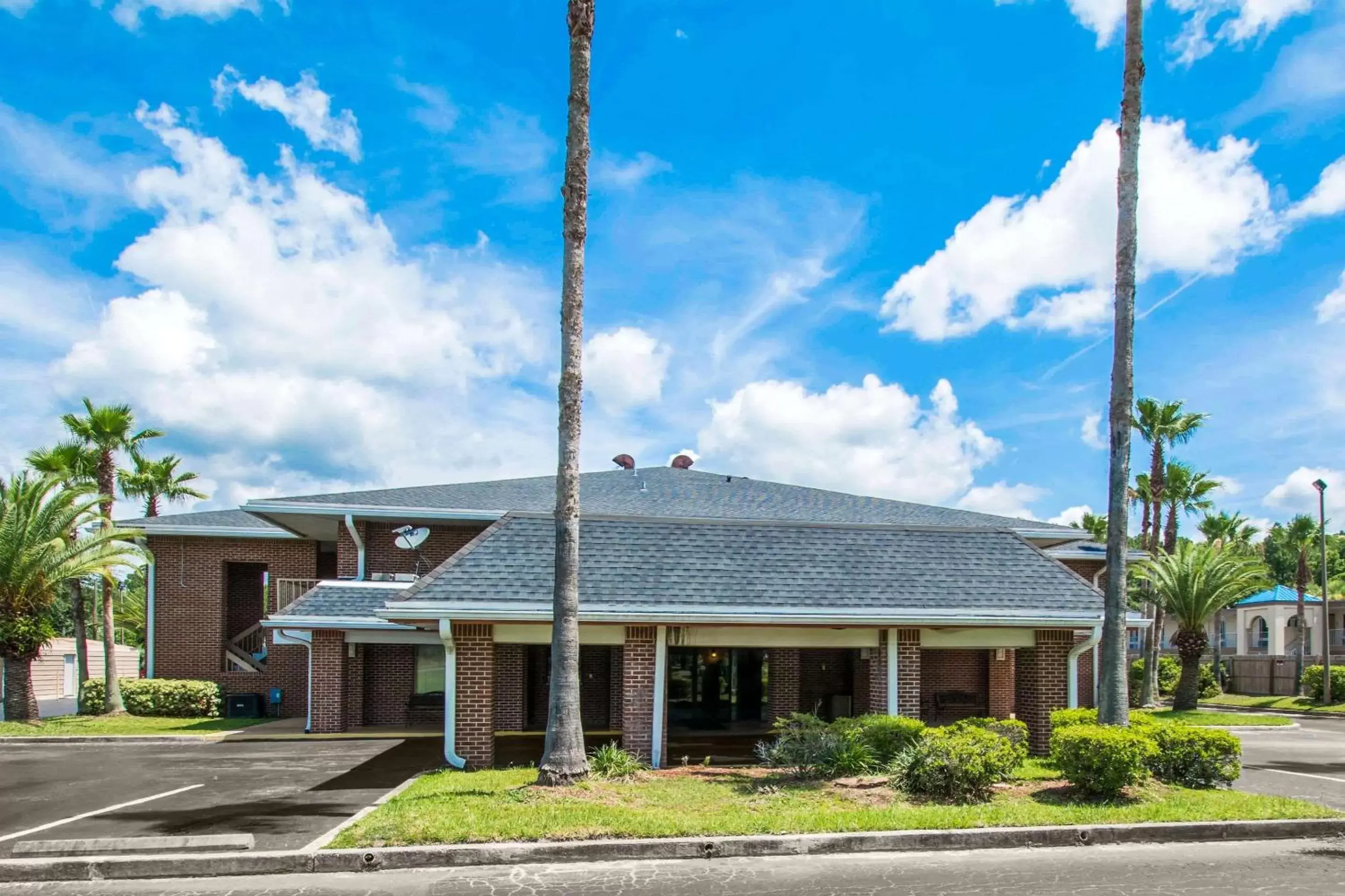 Property Building in Econo Lodge Jacksonville