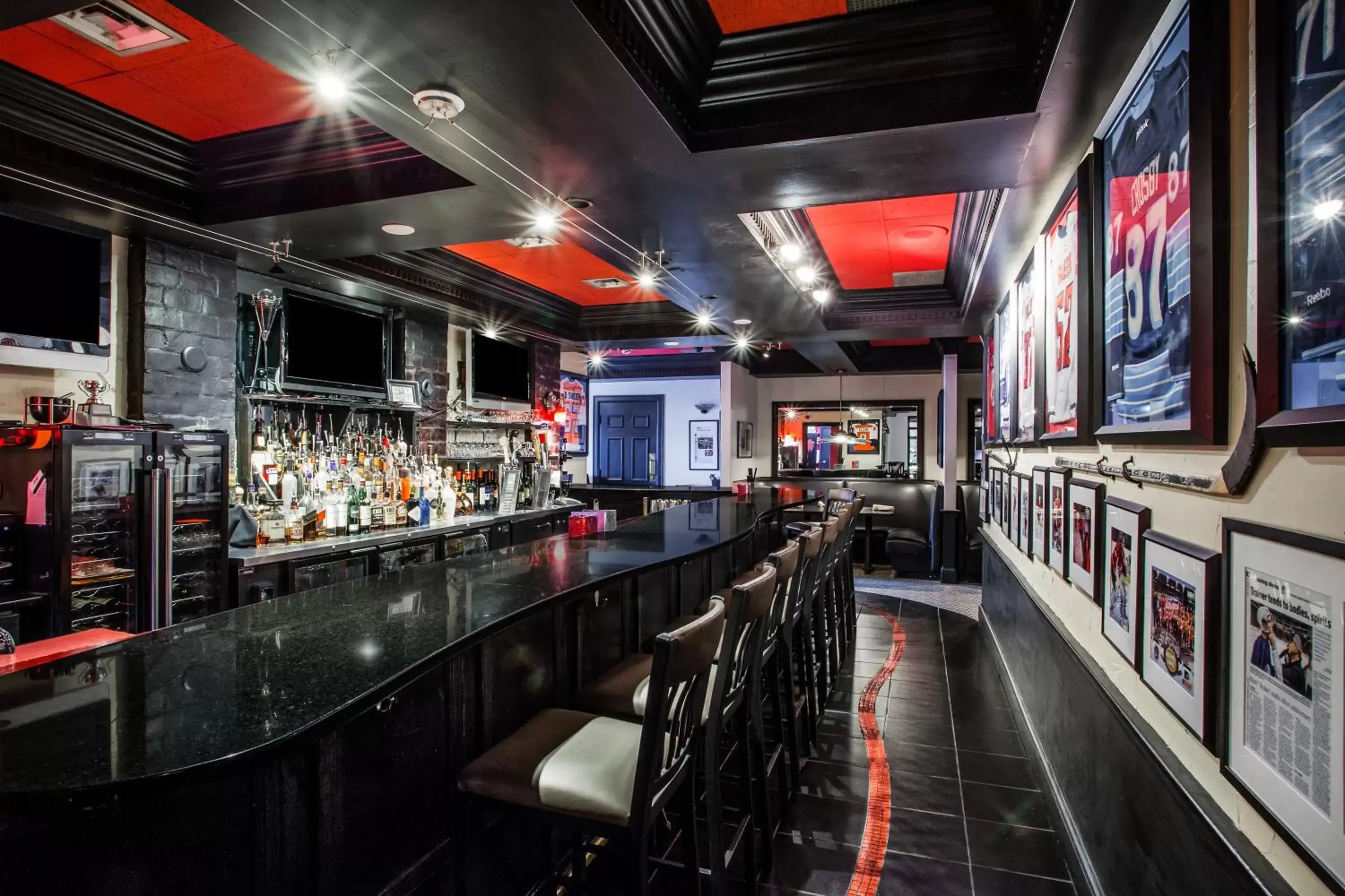 Lounge or bar in Howard Johnson by Wyndham Hershey