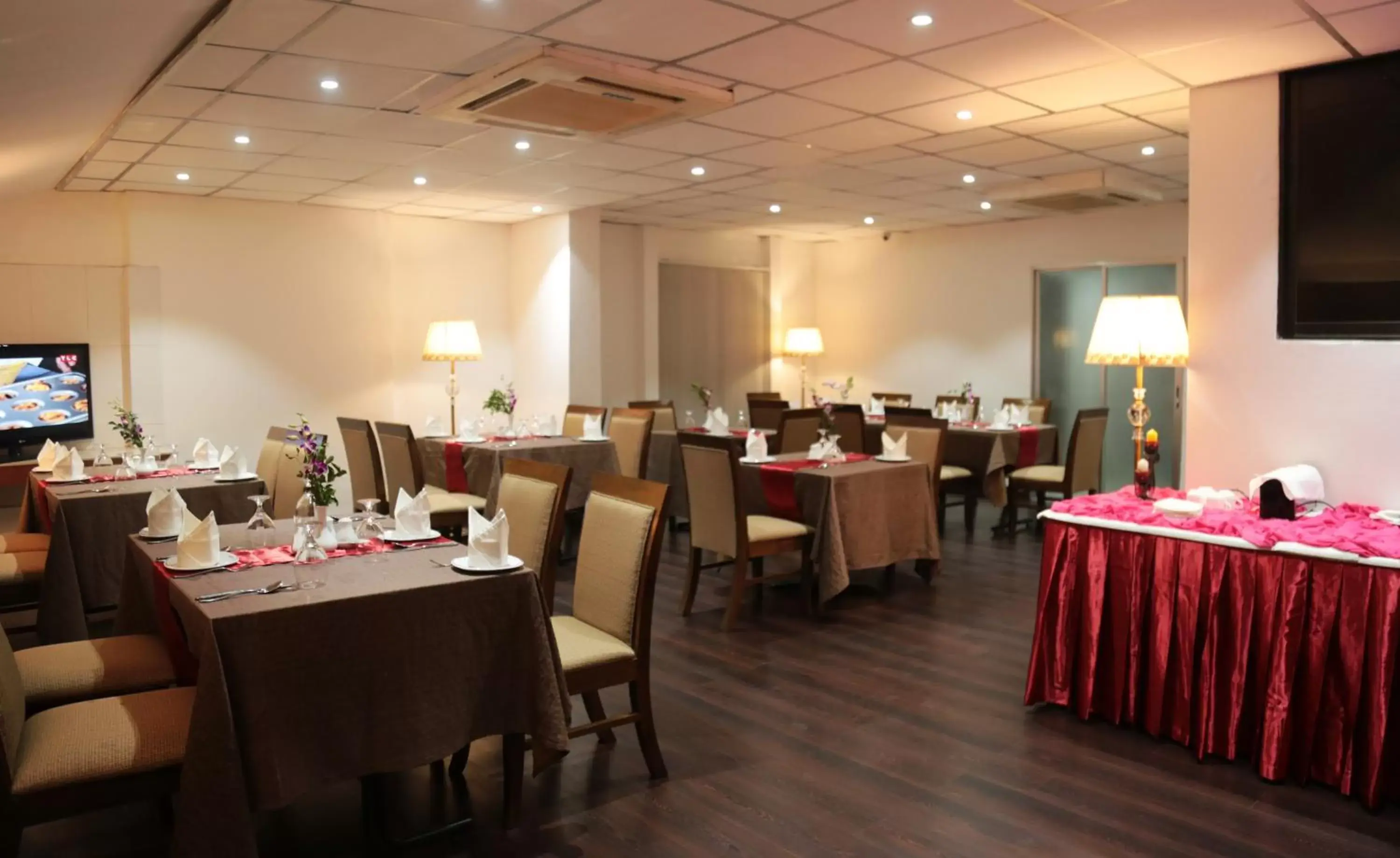 Restaurant/places to eat in Civic Inn Restaurant/places to eat in Civic Inn