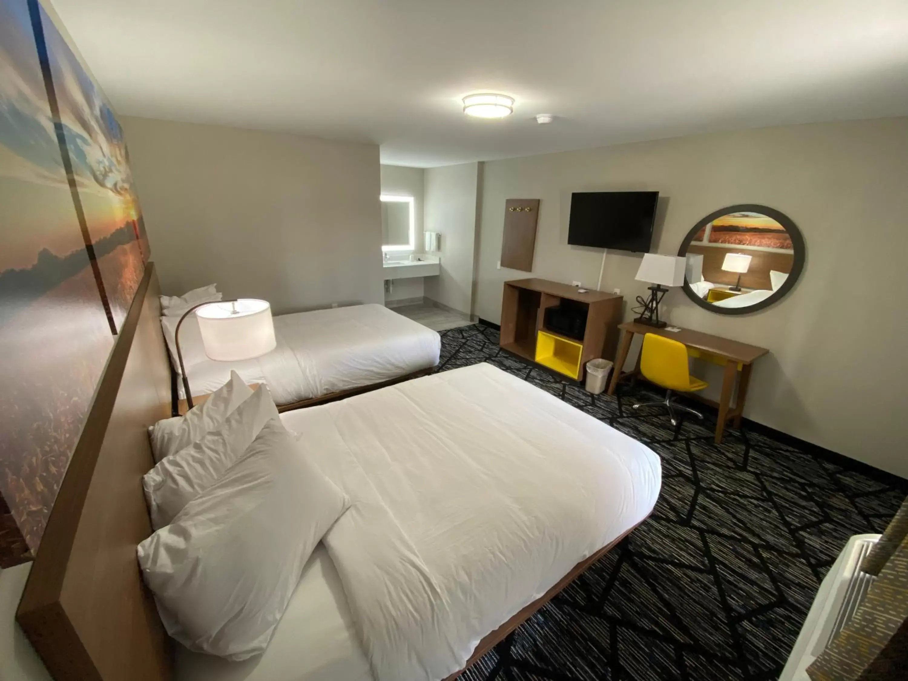 TV and multimedia, Bed in Days Inn by Wyndham Lake Charles