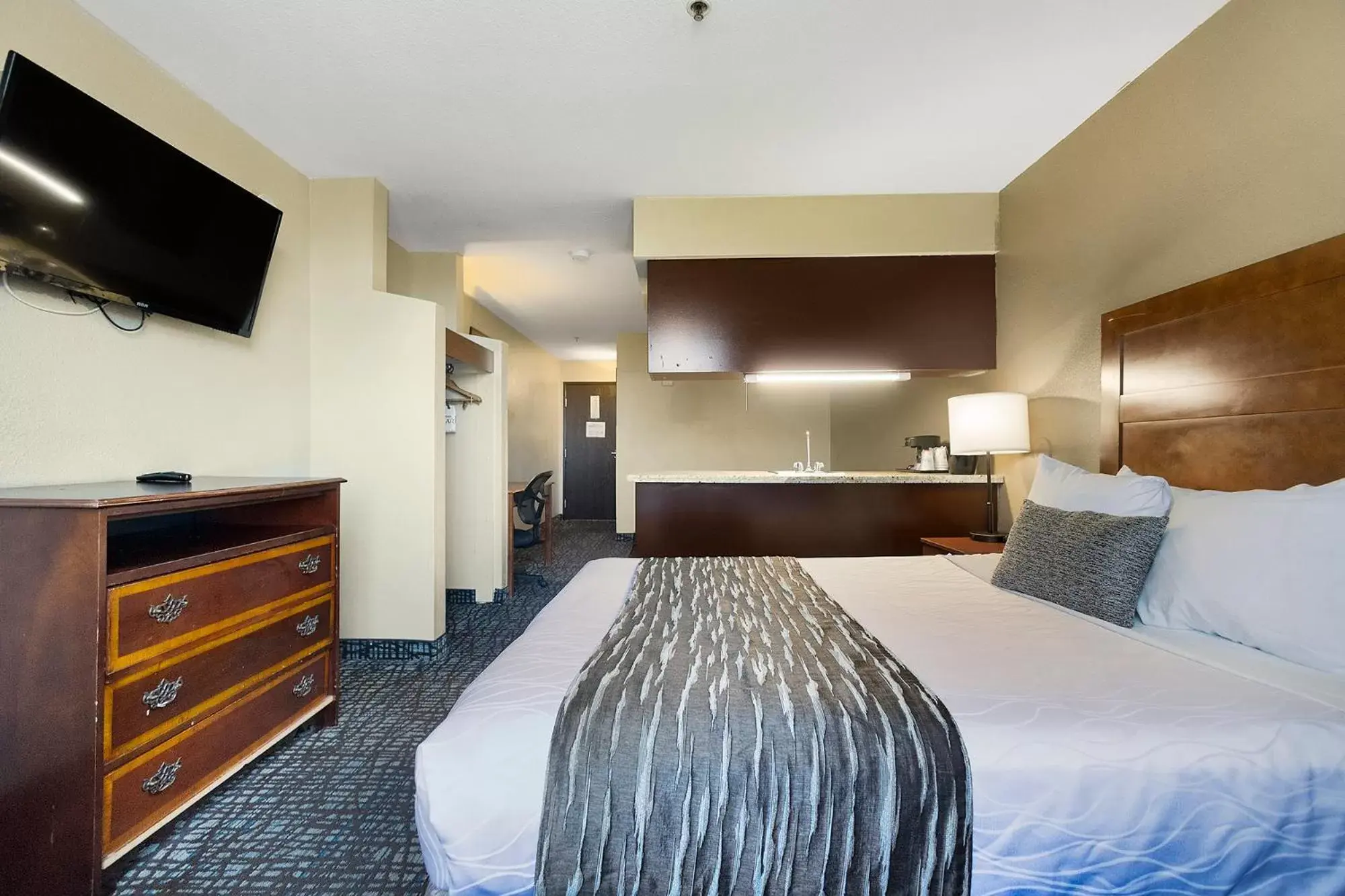 Photo of the whole room, Bed in SureStay Plus Hotel by Best Western Rocklin