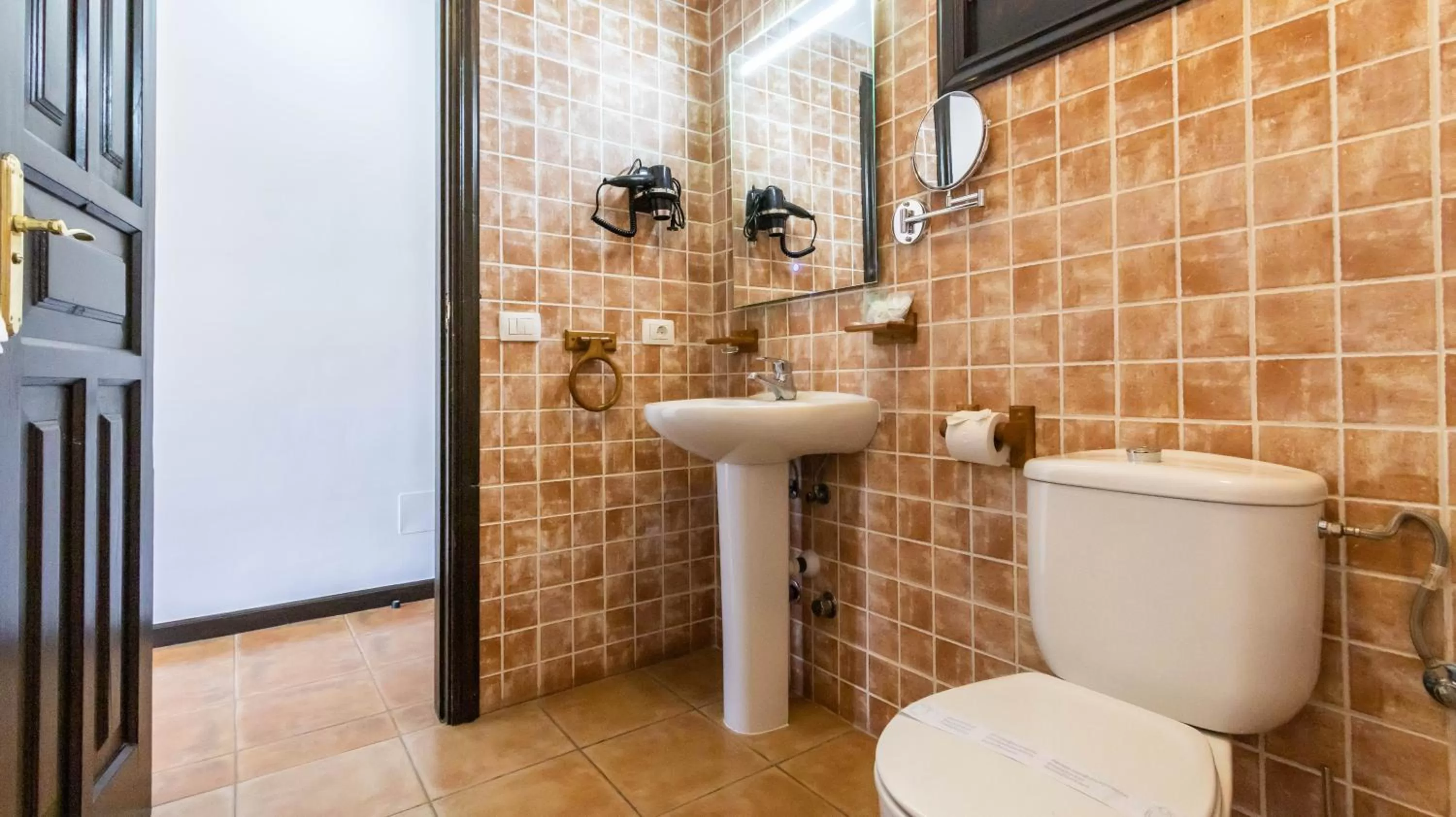 Toilet in Hotel Ecolife Tenerife