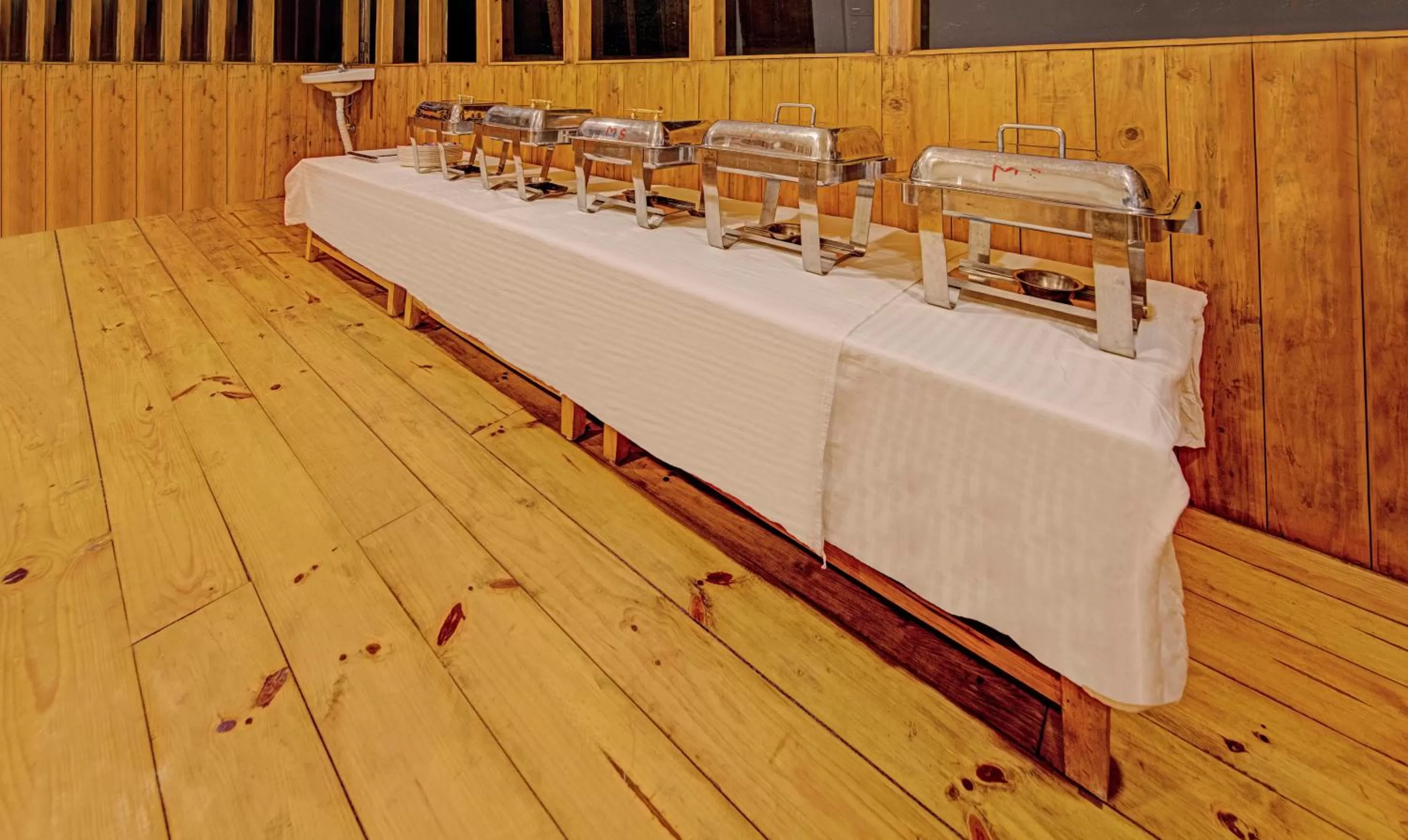 Restaurant/places to eat in Treebo Omega Stay Inn