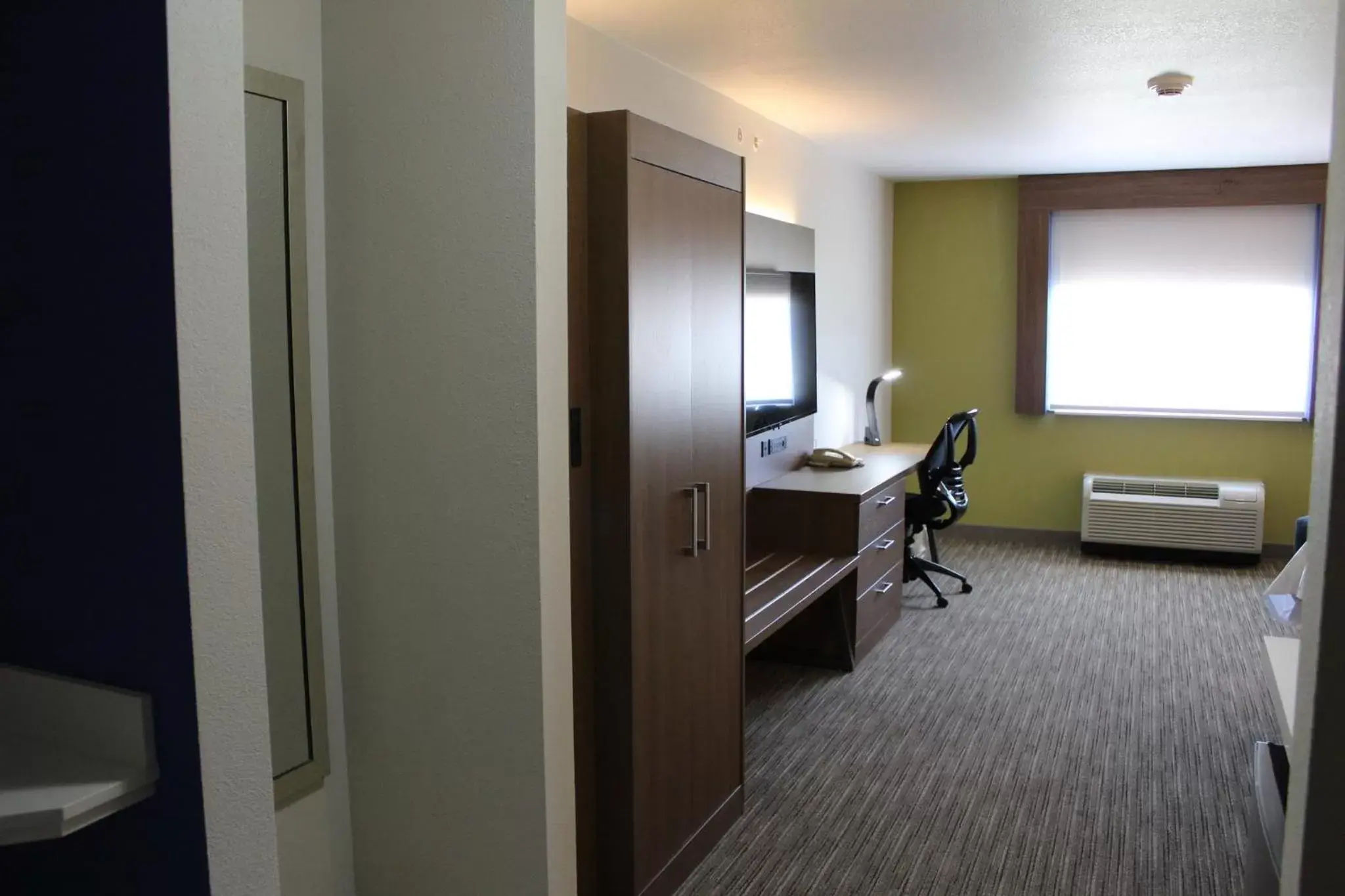 Photo of the whole room, TV/Entertainment Center in Holiday Inn Express Ponca City, an IHG Hotel