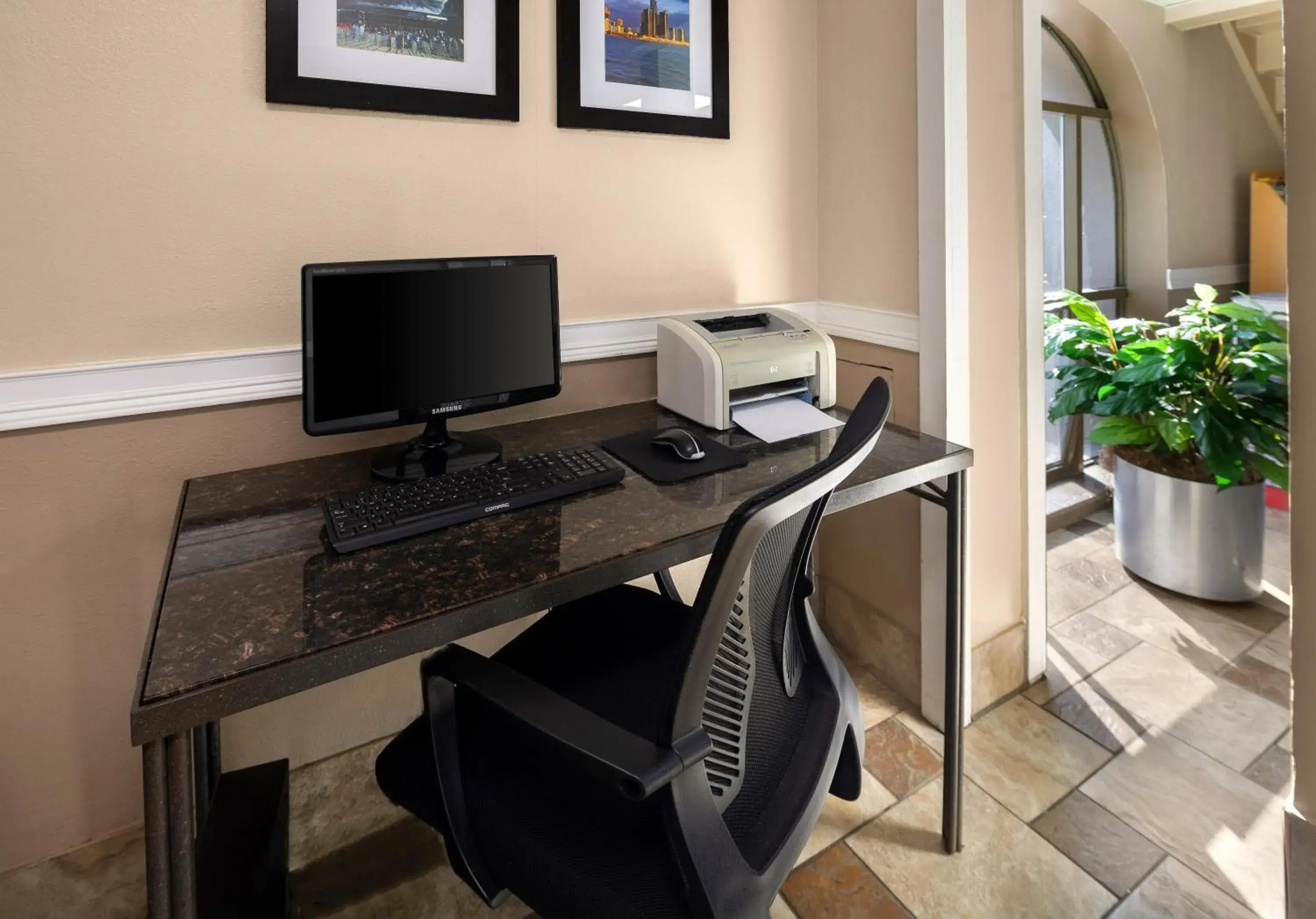 Business facilities in Magnuson Hotel Detroit Airport
