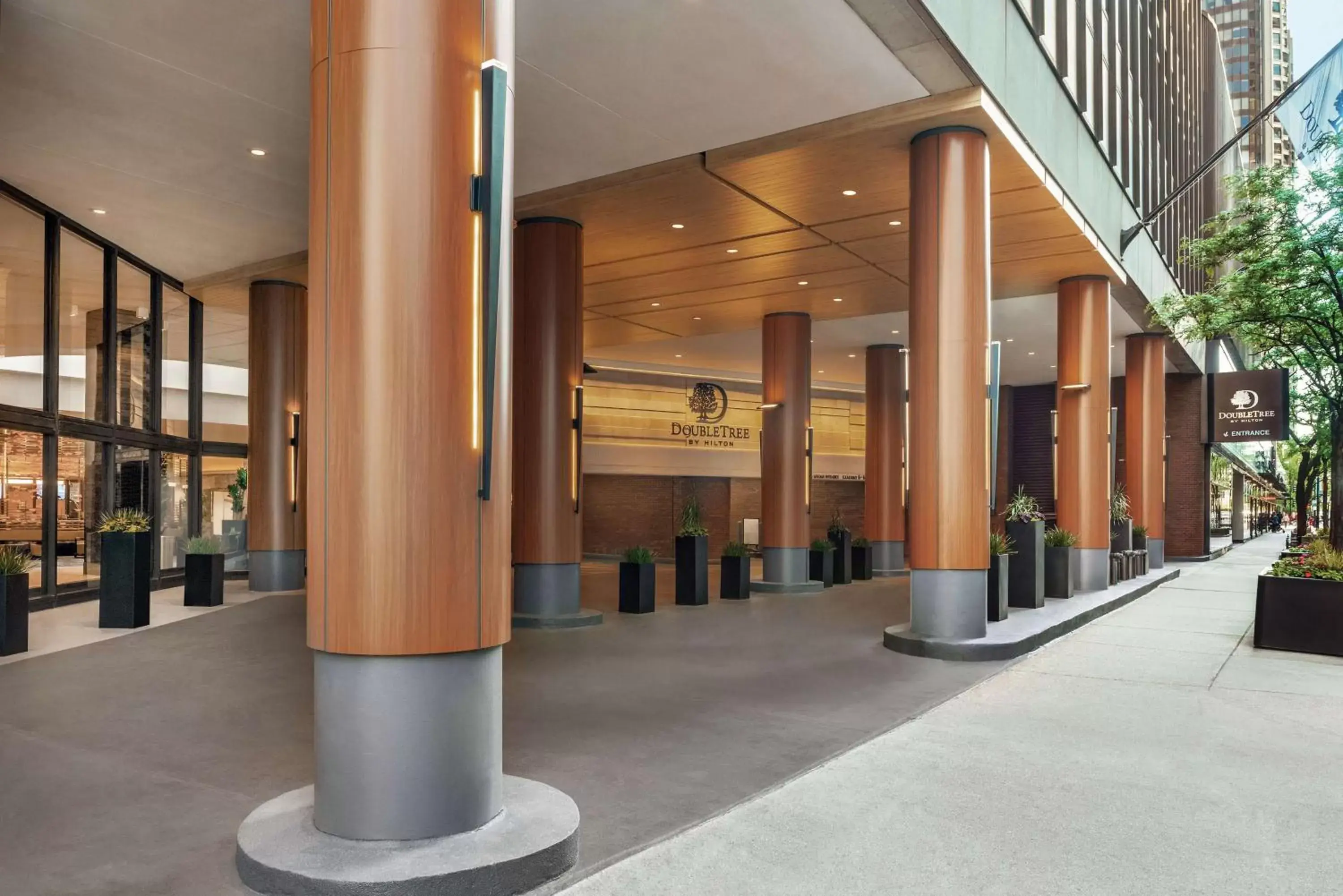 Property building, Lobby/Reception in Hilton Grand Vacations Club Chicago Magnificent Mile