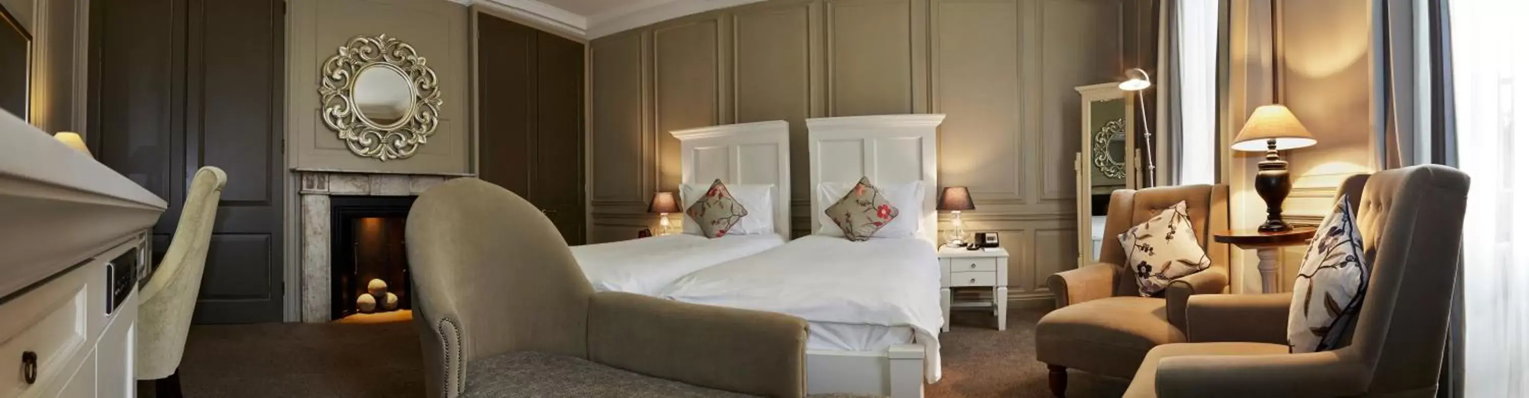 Superior Twin Room in Vanbrugh House Hotel