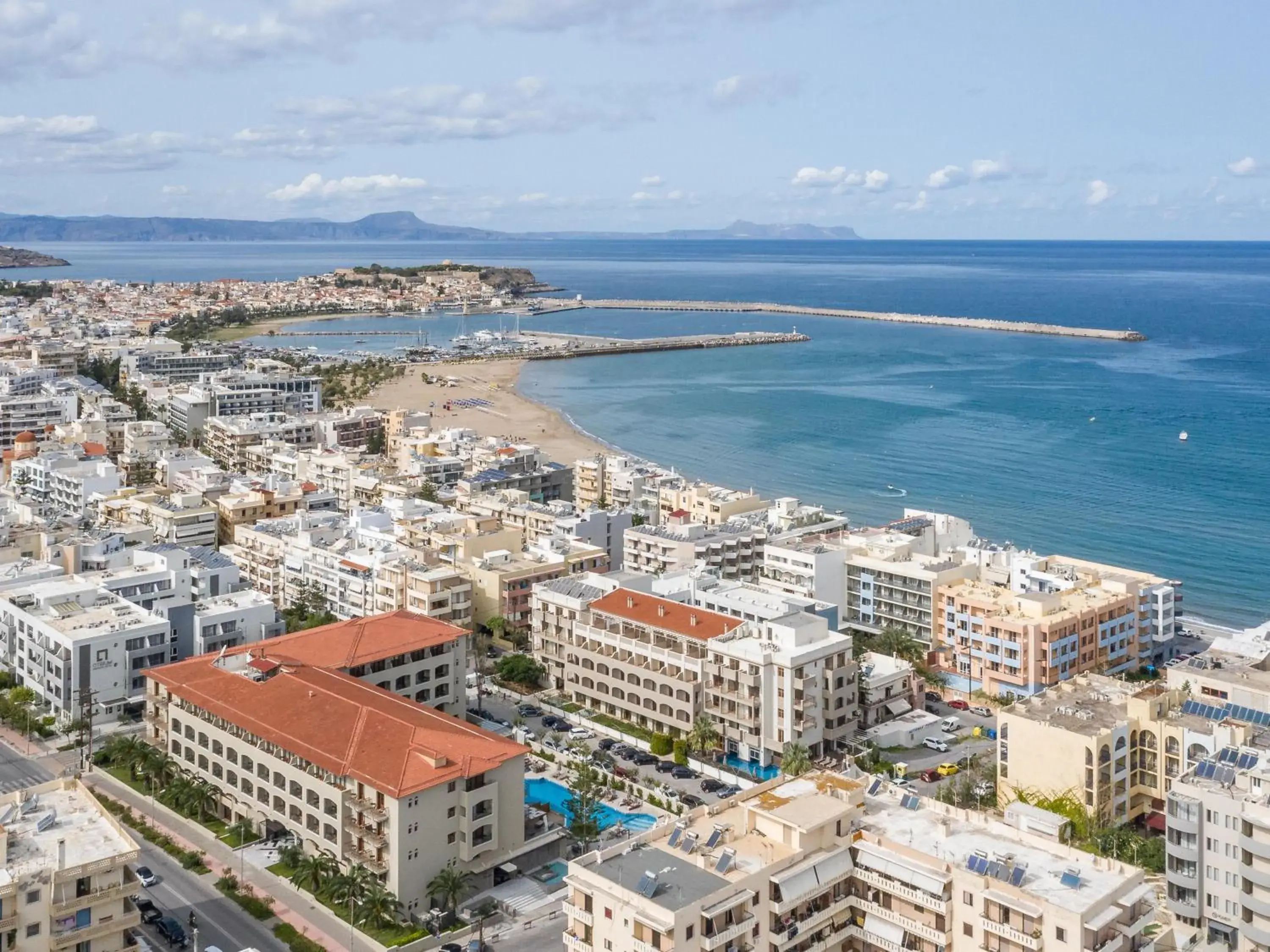 Property building, Bird's-eye View in Theartemis Palace