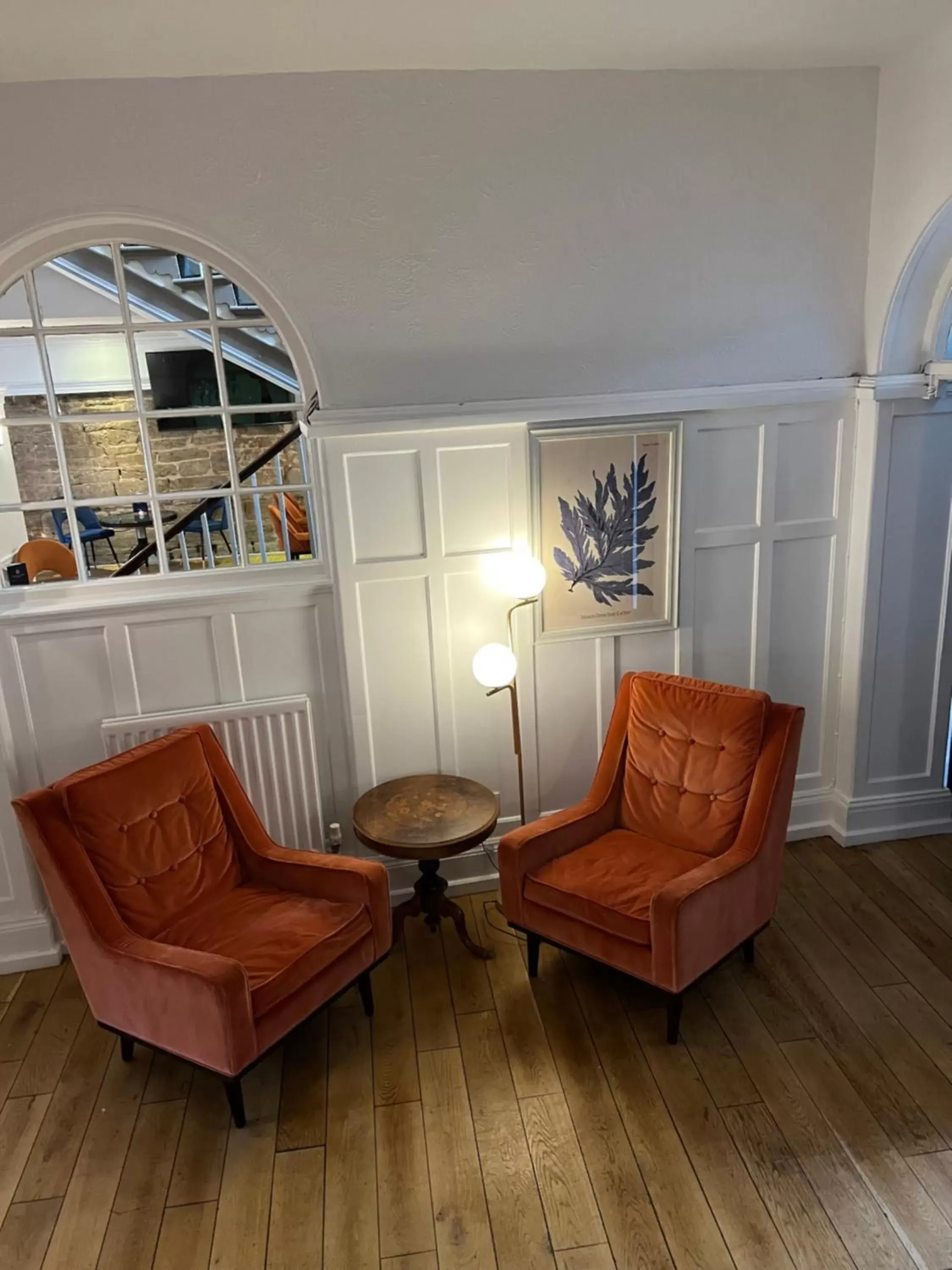 Living room, Seating Area in The Warwick Arms Hotel