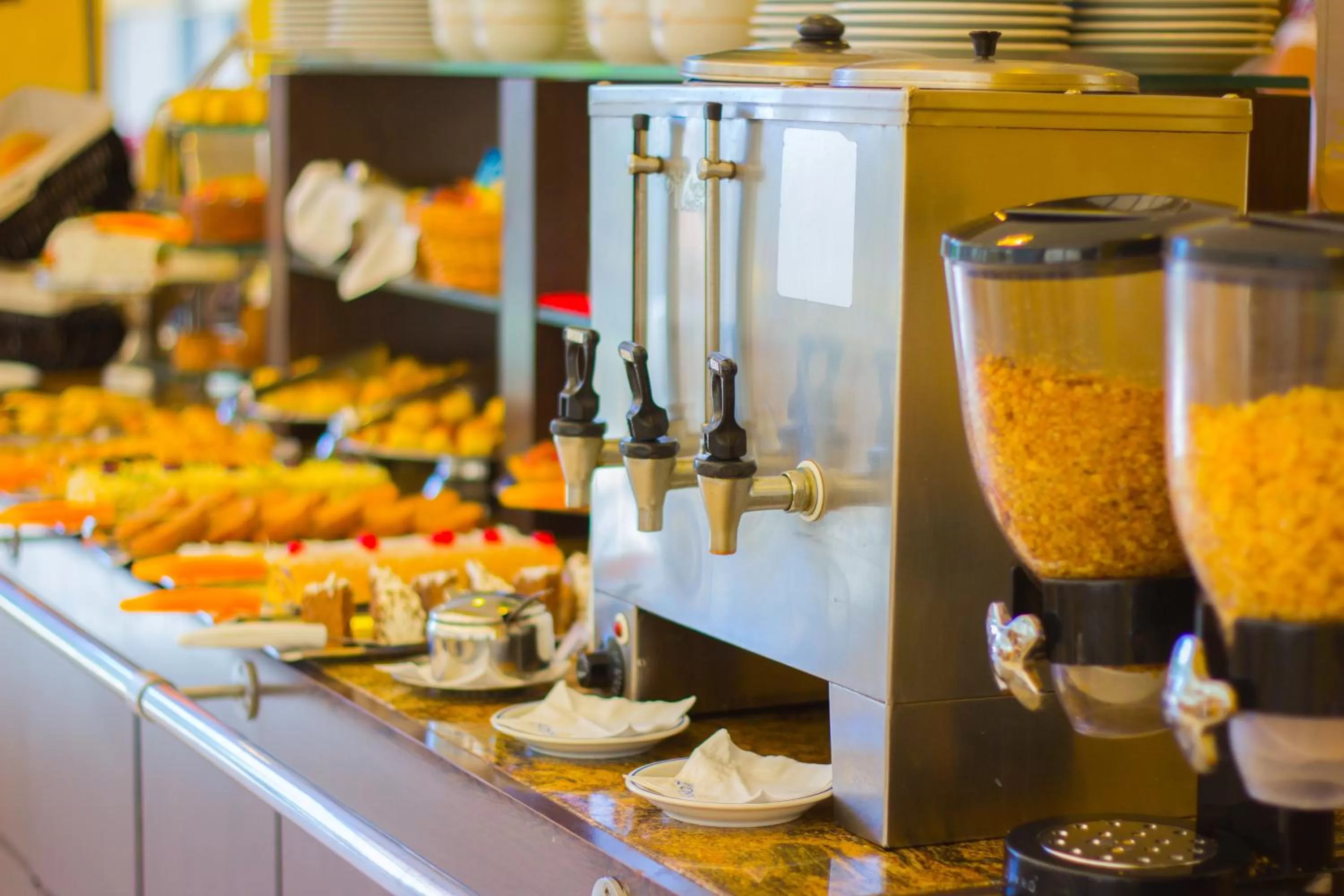 Restaurant/places to eat in L'Opera Hotel