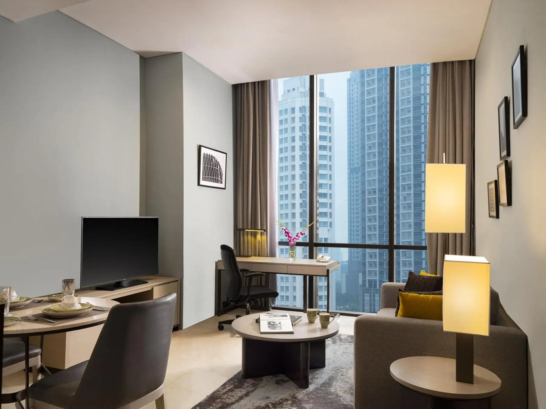 Photo of the whole room, Seating Area in Crowne Plaza Jakarta Residences, an IHG Hotel