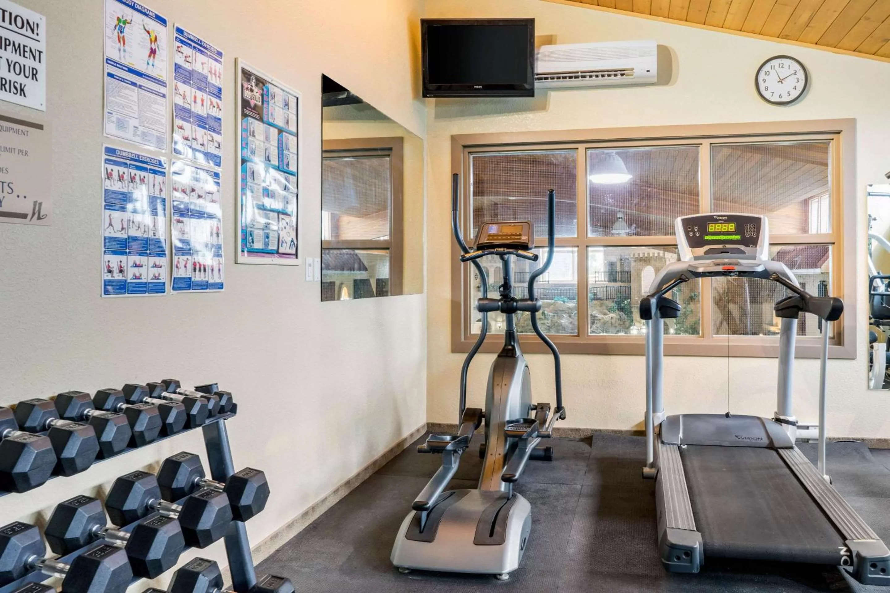 Fitness centre/facilities in Quality Inn & Suites