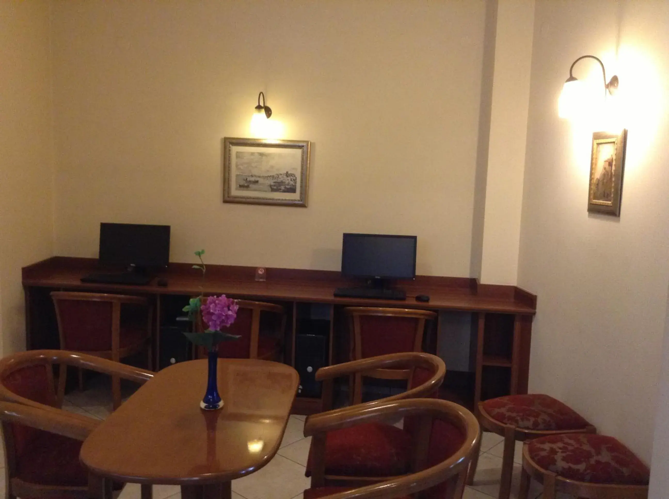 Business facilities, TV/Entertainment Center in Hotel Orfeas