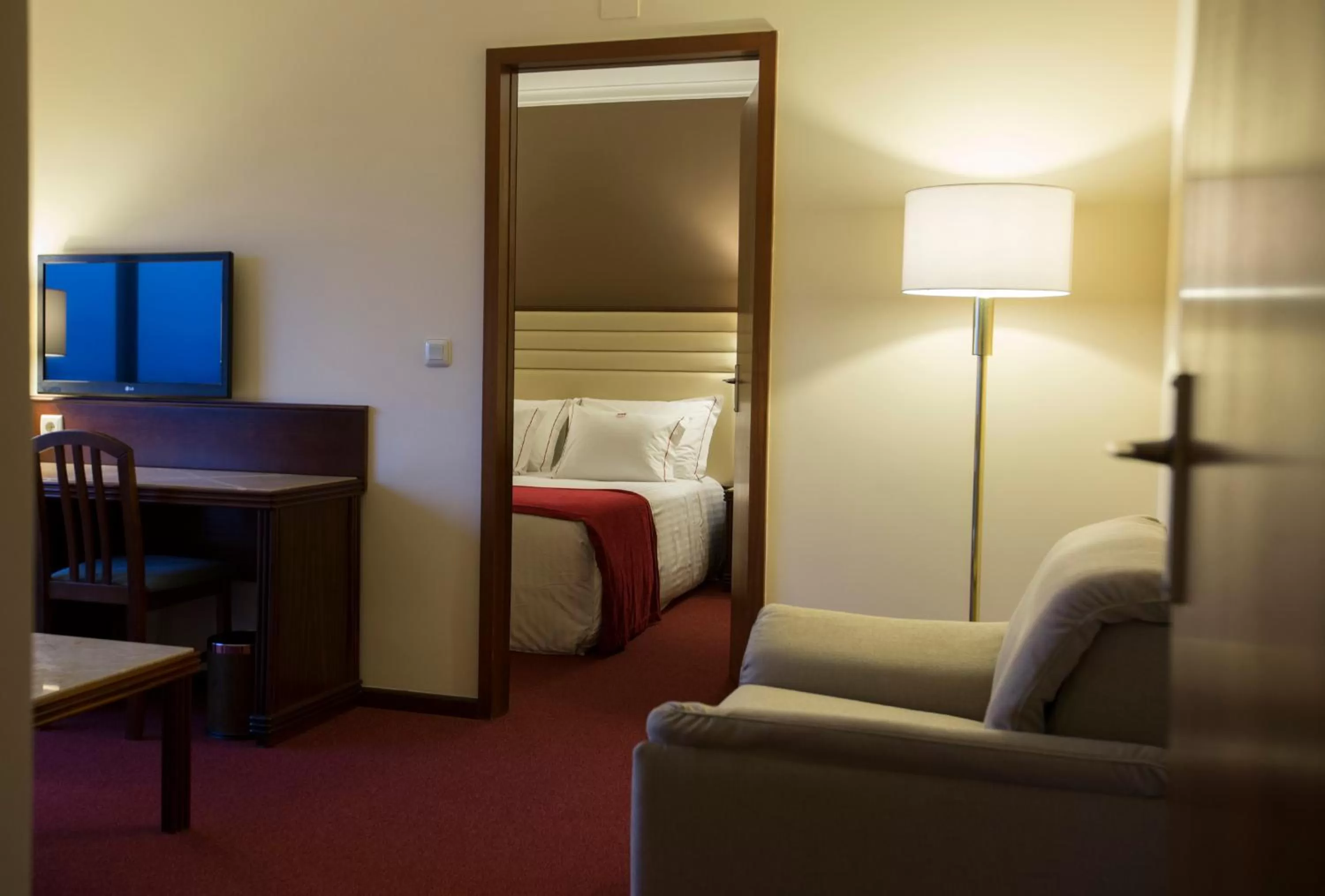 Living room, Bed in Hotel Miracorgo