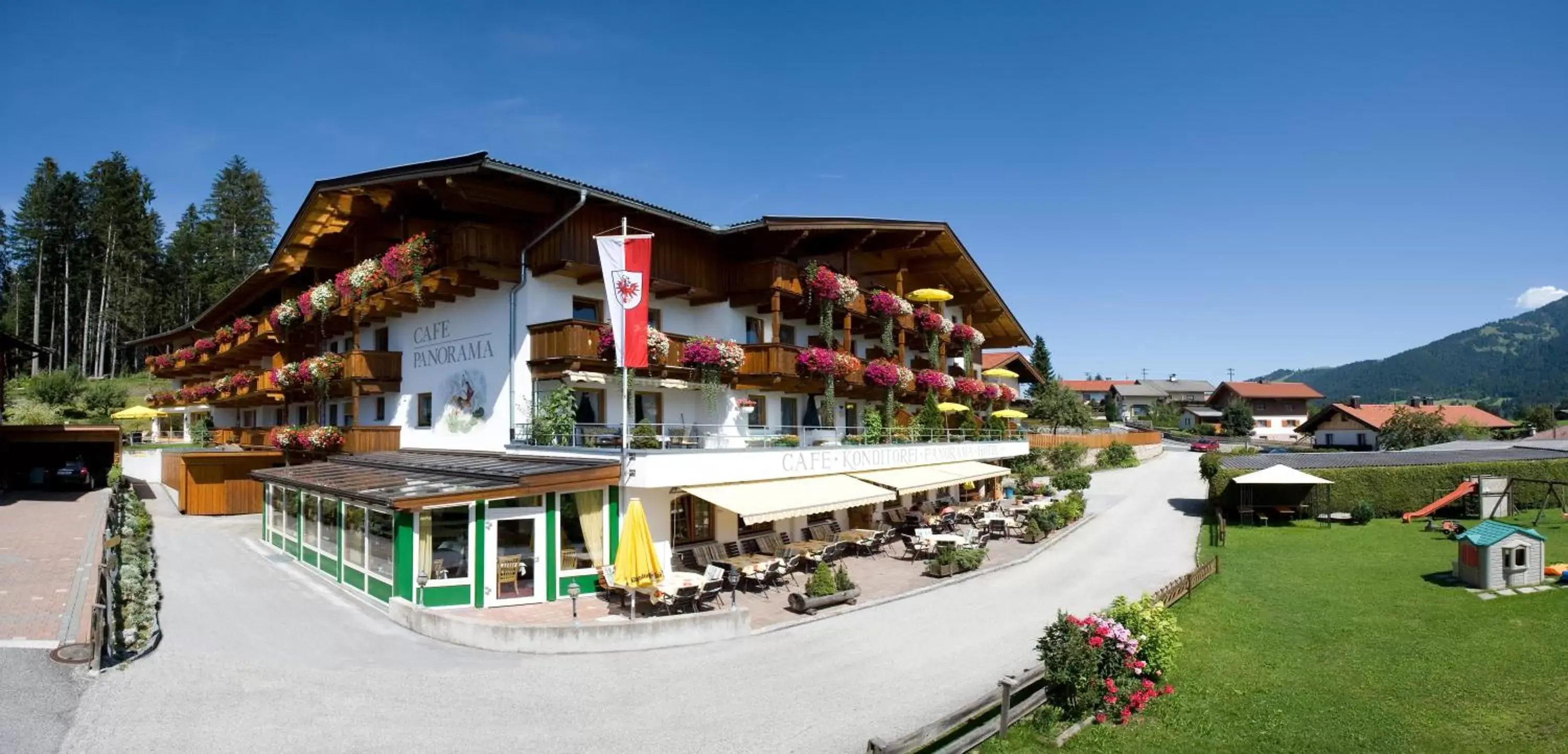 Property Building in Hotel Alpenpanorama