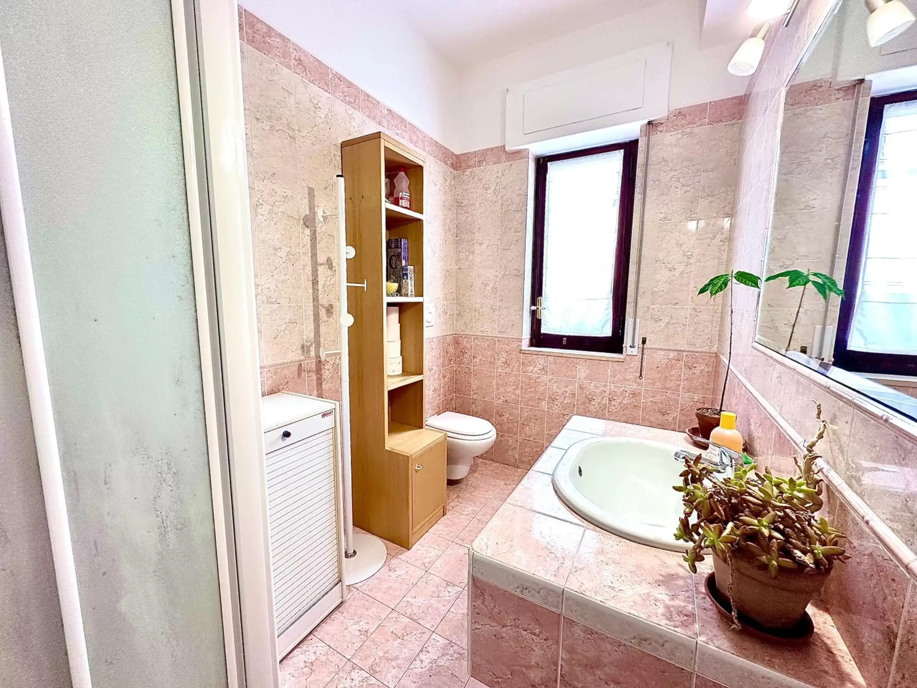 Shower, Bathroom in Sorrenthouse