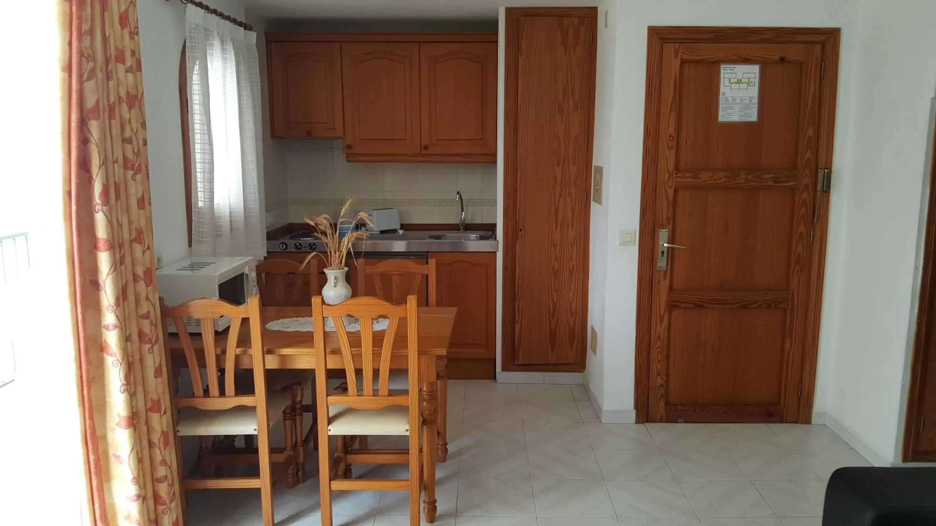 Kitchen or kitchenette, Dining Area in Bella Maria Apartments