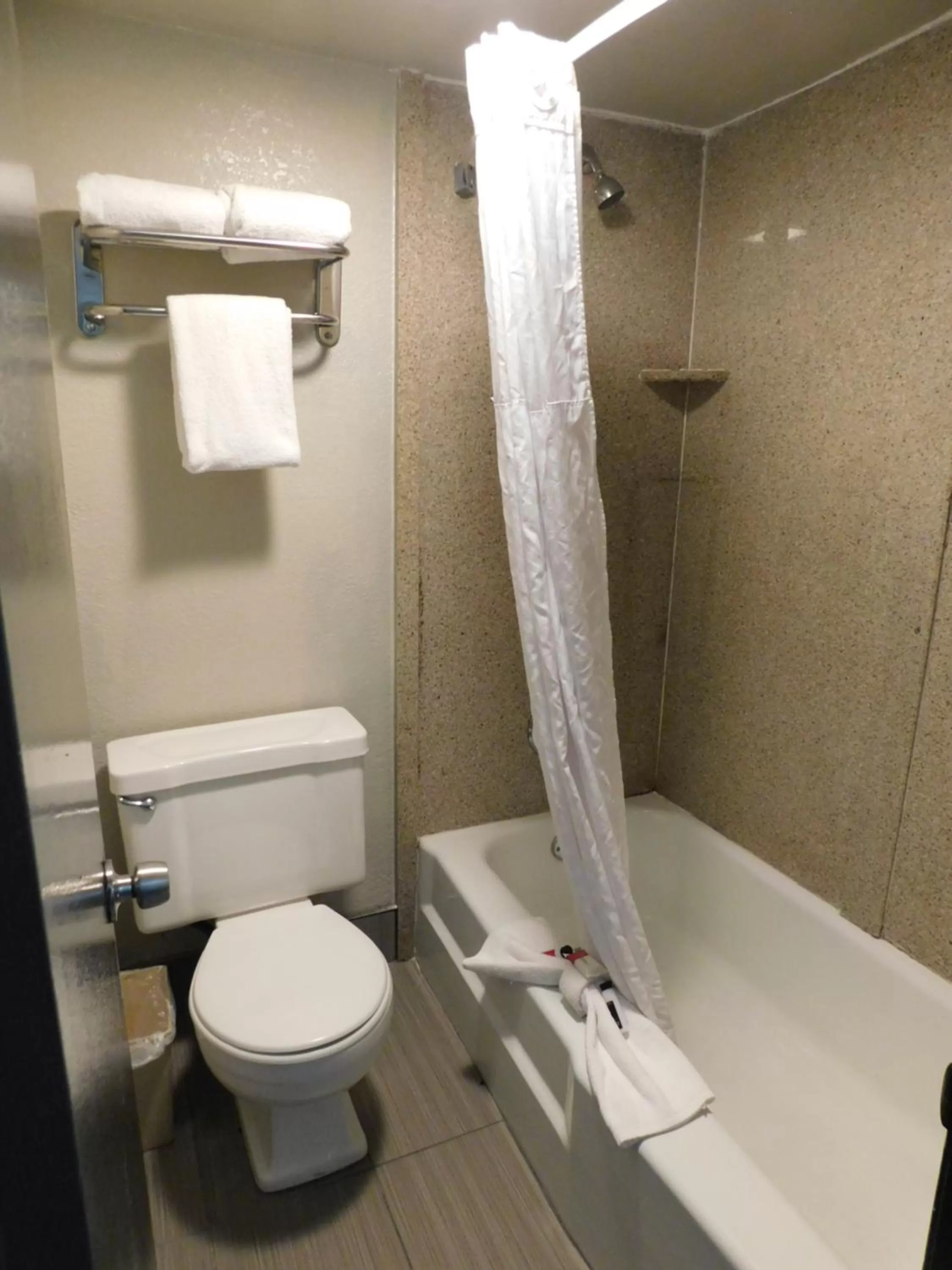 Days Inn & Suites by Wyndham Downtown Gatlinburg Parkway