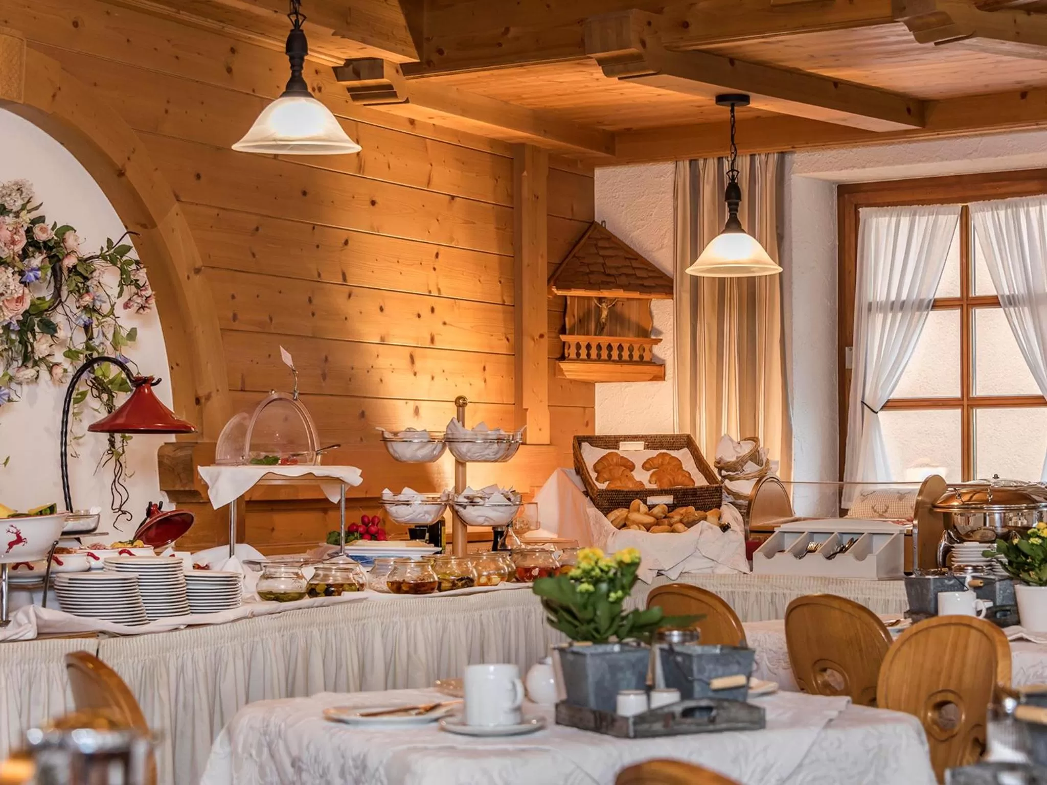 Buffet breakfast in Hotel Mutz Garni