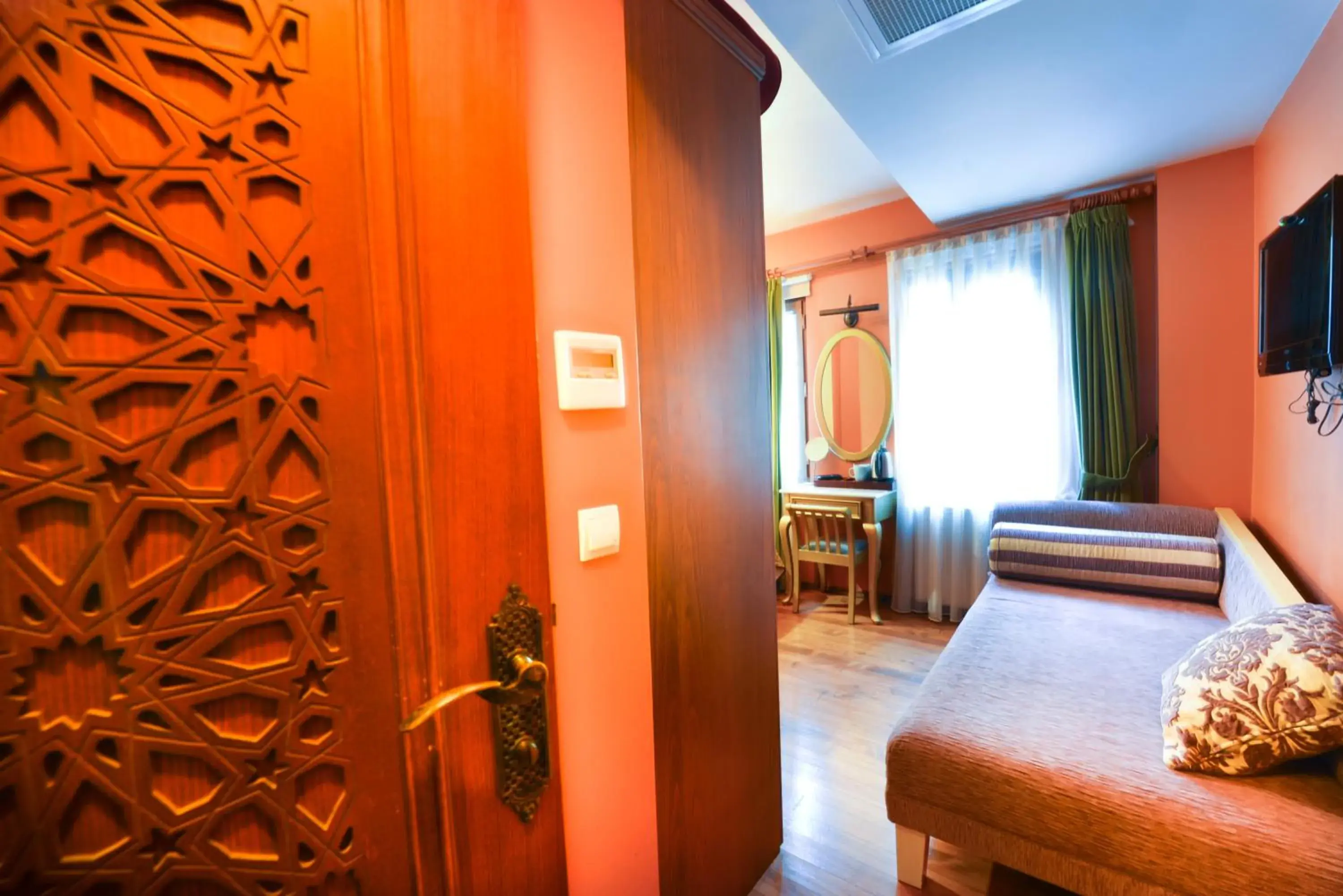 Seating area, Bed in Merial Hotel Sultanahmet
